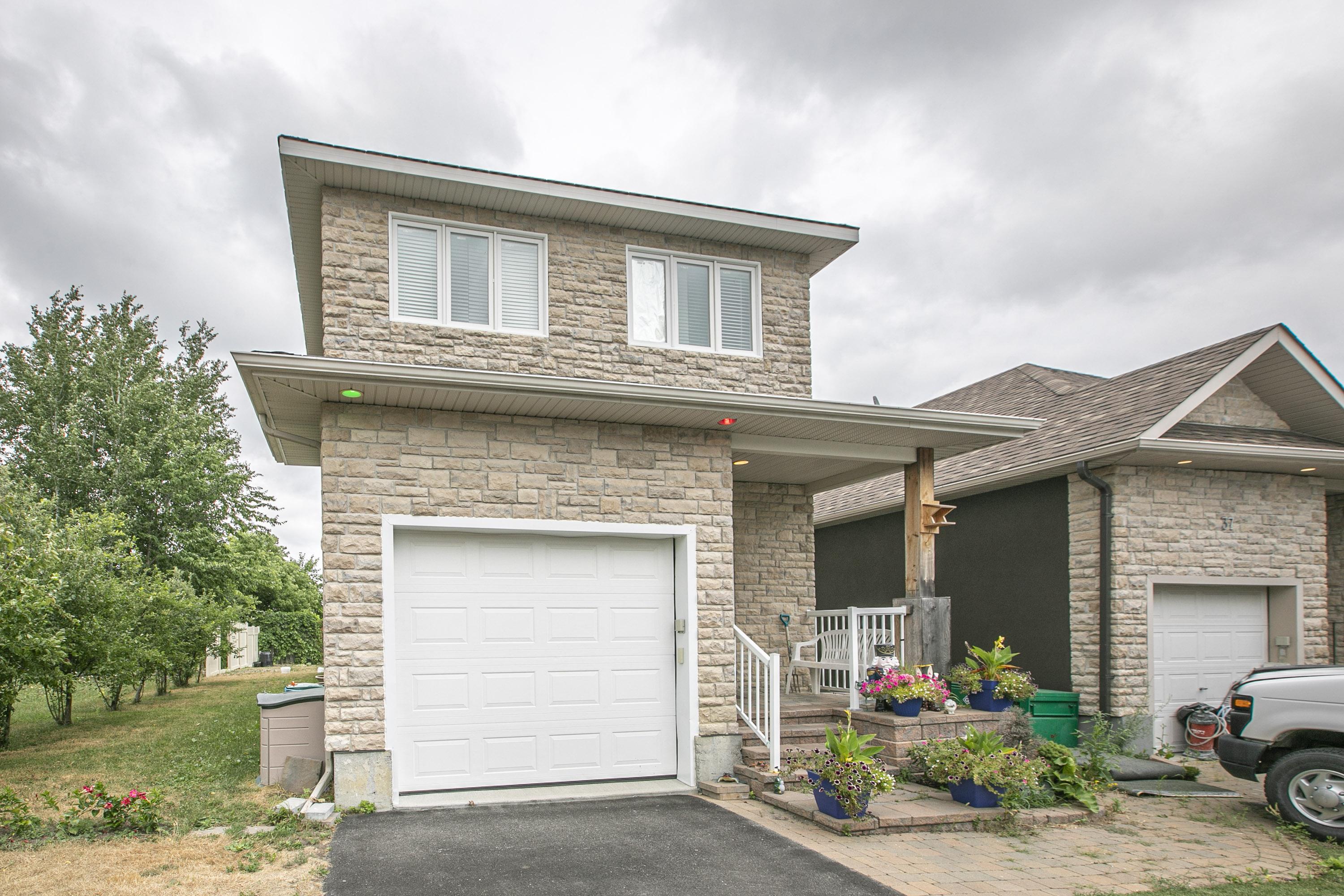 35 Savage Drive, Stittsville by Laura Keller Real Estate Team 35 Savage Drive, Stittsville