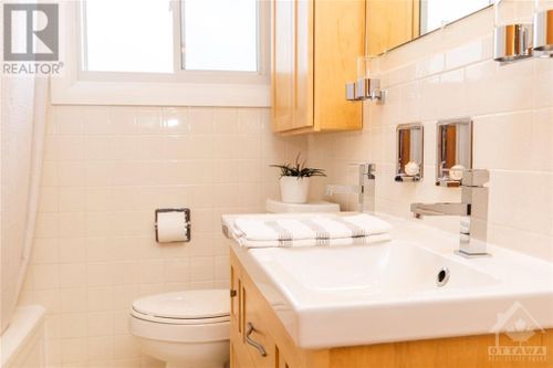 2074-arch-street-elmvale-acres-ottawa-18 at 2074 Arch Street, Elmvale Acres, Ottawa