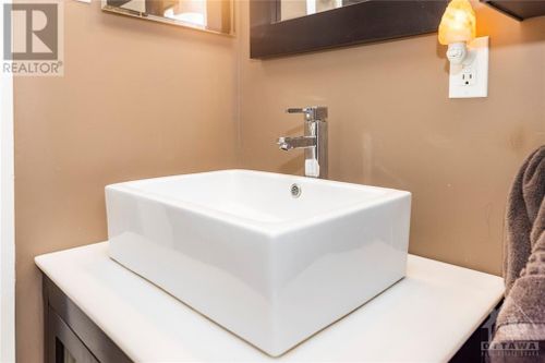 8-parker-avenue-crestview-ottawa-20 at 8 Parker Avenue, Crestview, Ottawa