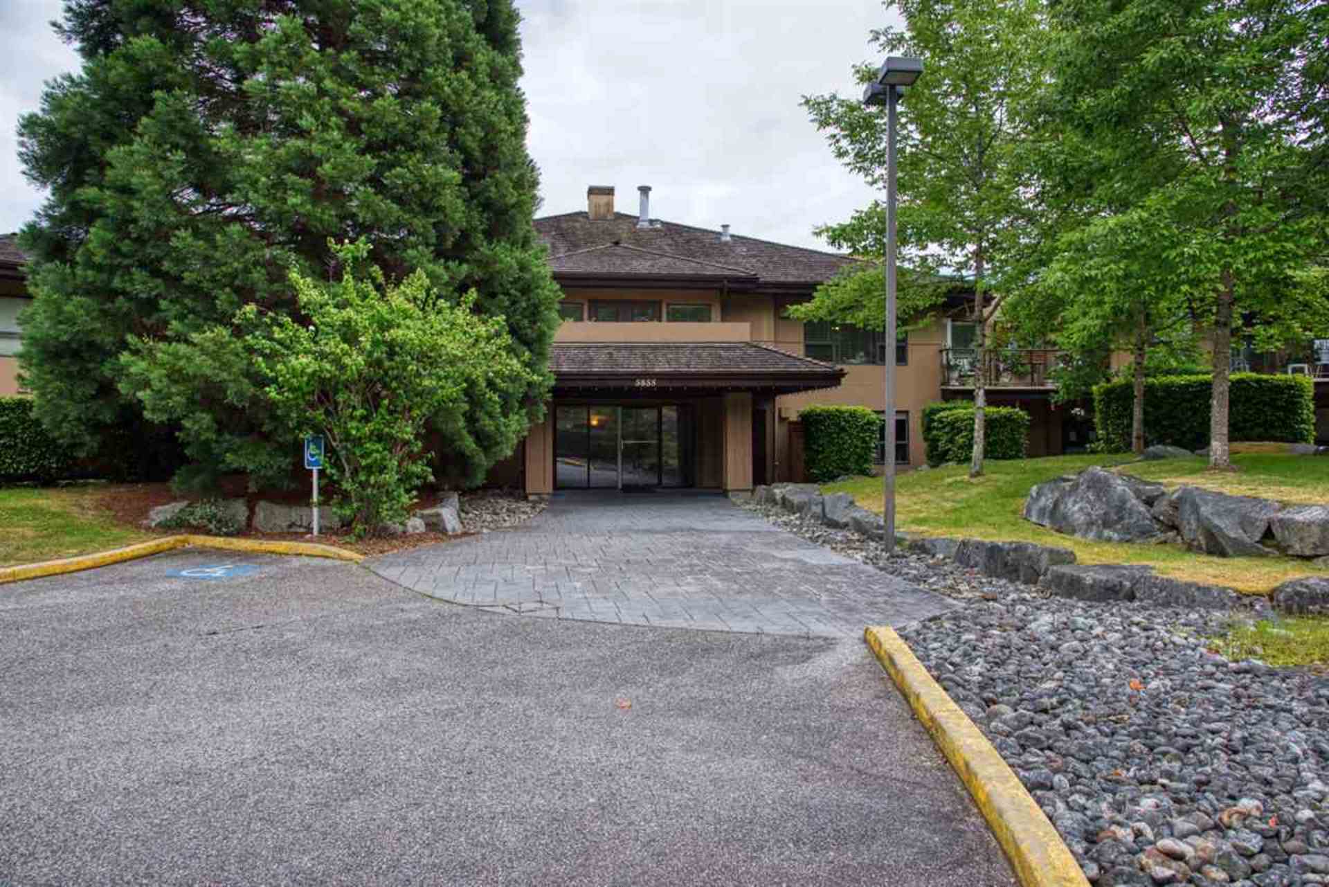 206 - 5855 Cowrie Street, Sechelt District, Sunshine Coast by Mary Mackay Realtor 206 - 5855 Cowrie Street, Sechelt District, Sunshine Coast