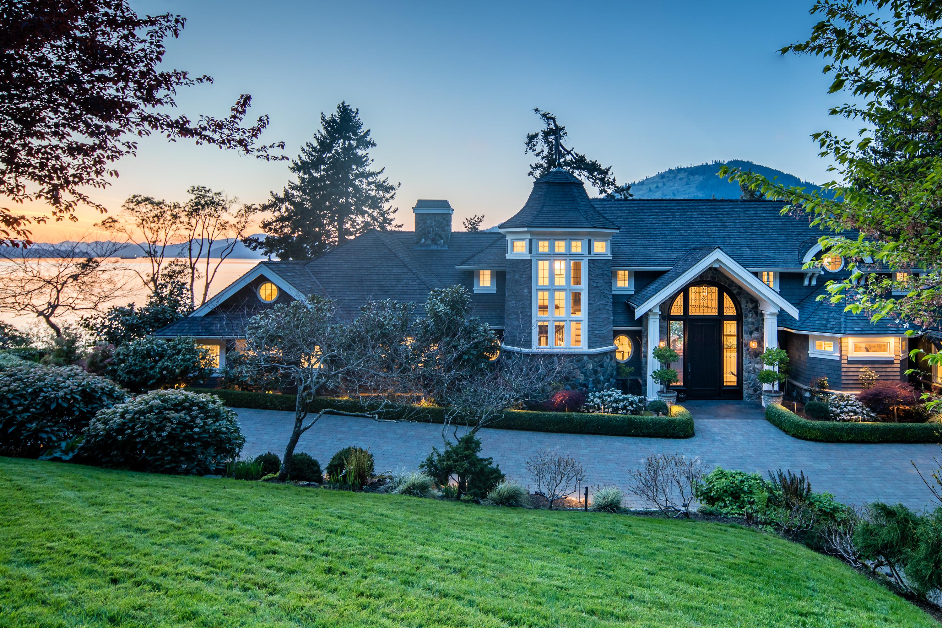 528 & 538 Lands End Road, Lands End, North Saanich 