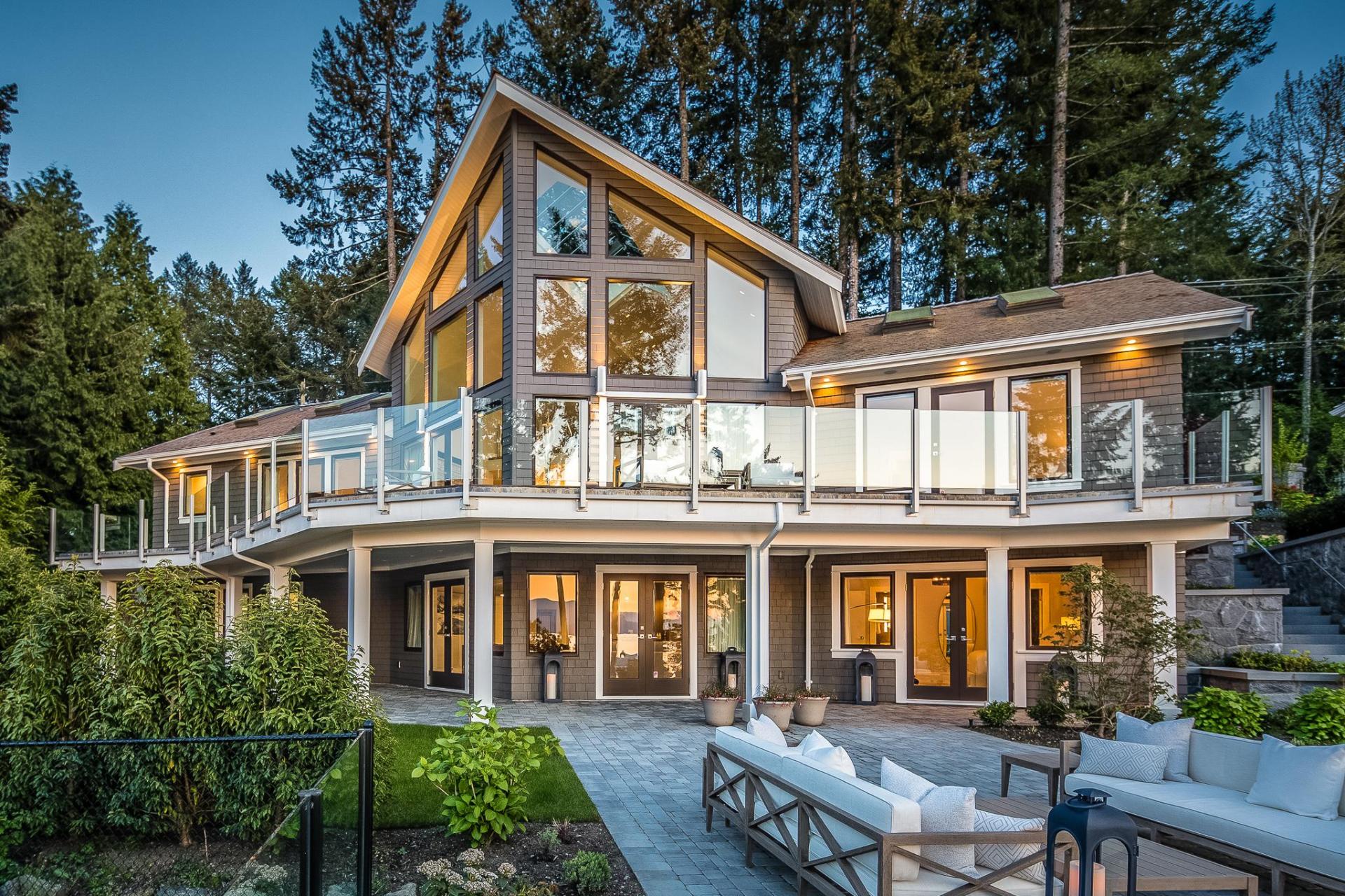 518 Lands End Road, Lands End, North Saanich 