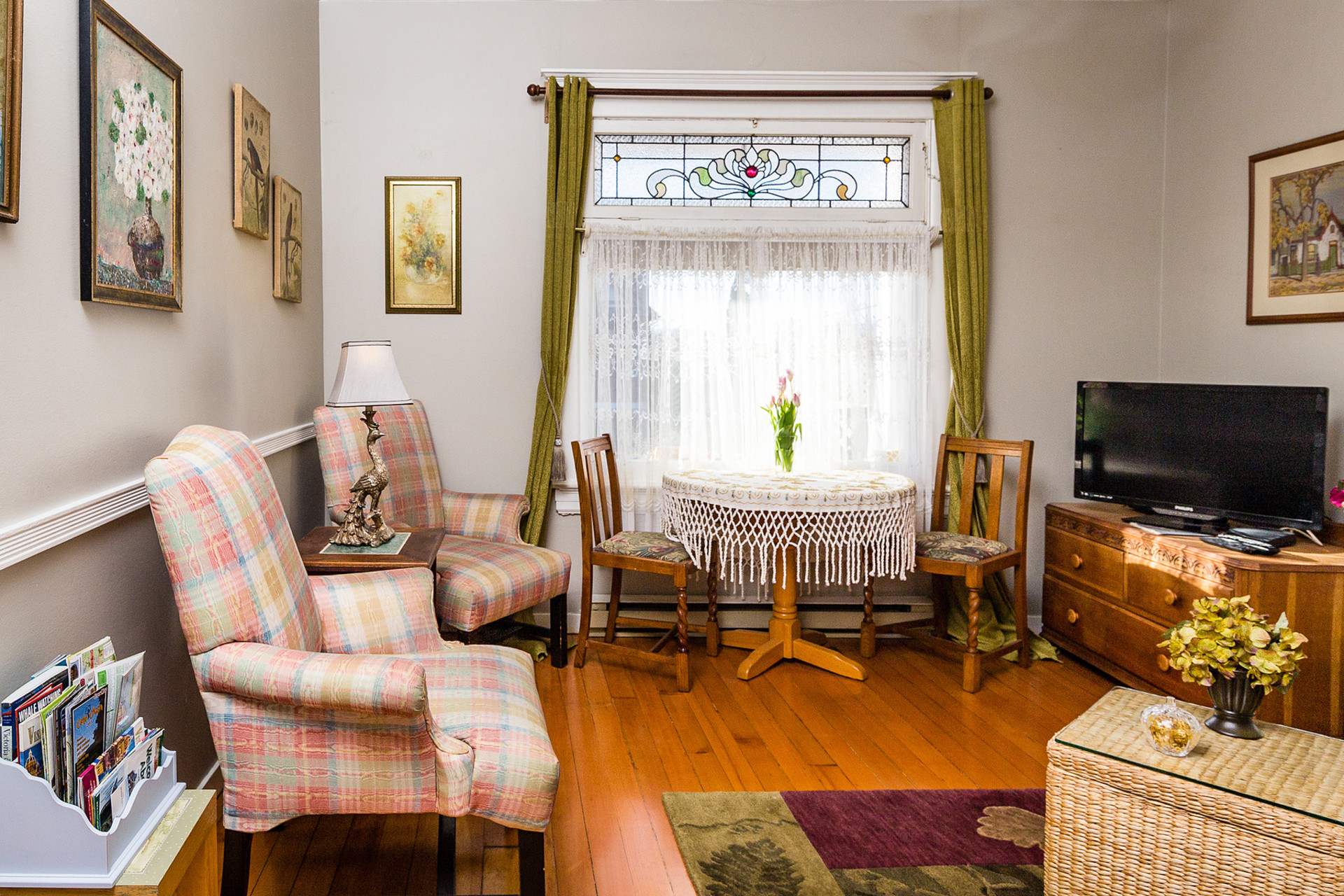  at 609, 611, 613 - 609 Mary Street, Victoria West