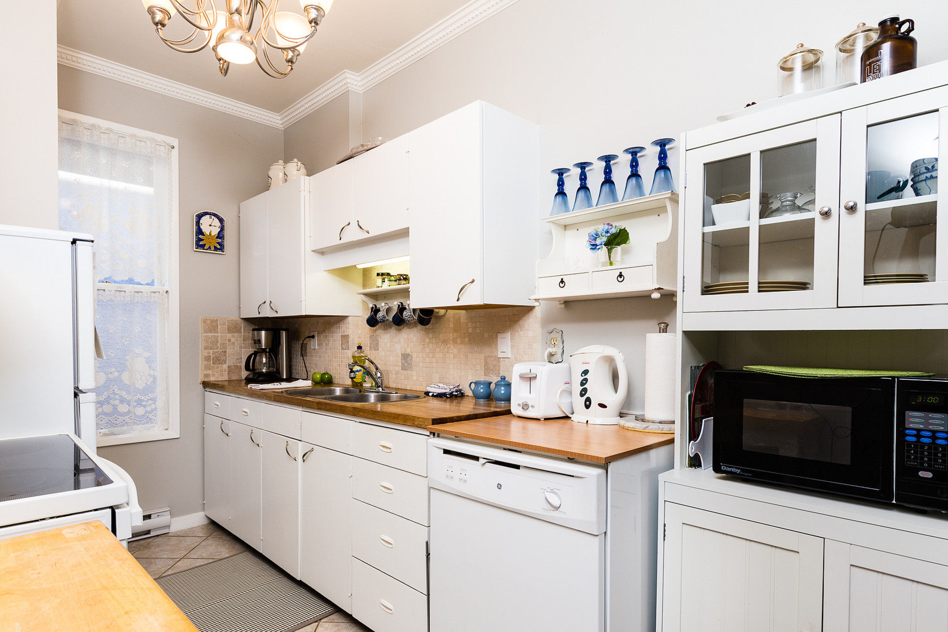  at 609, 611, 613 - 609 Mary Street, Victoria West