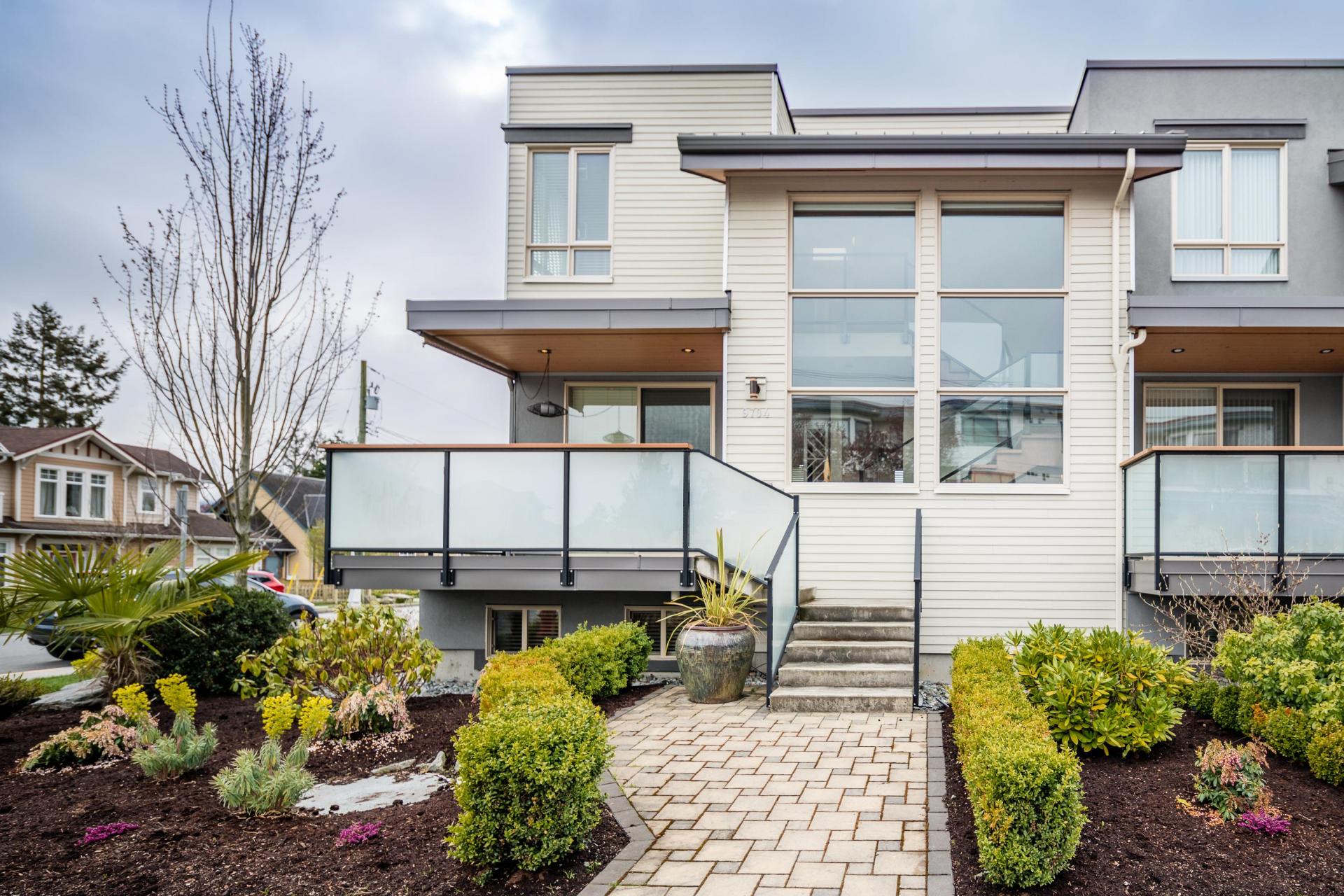 9704 Fifth Street, Sidney 
