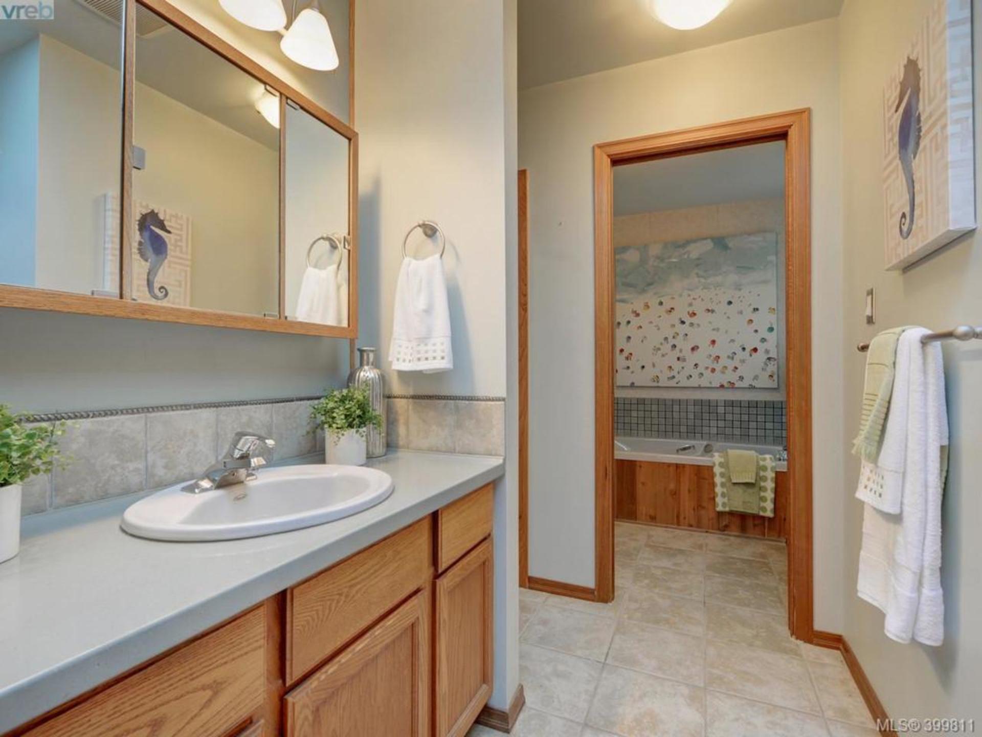  at 4066 Nicholson Court, High Quadra, Saanich East