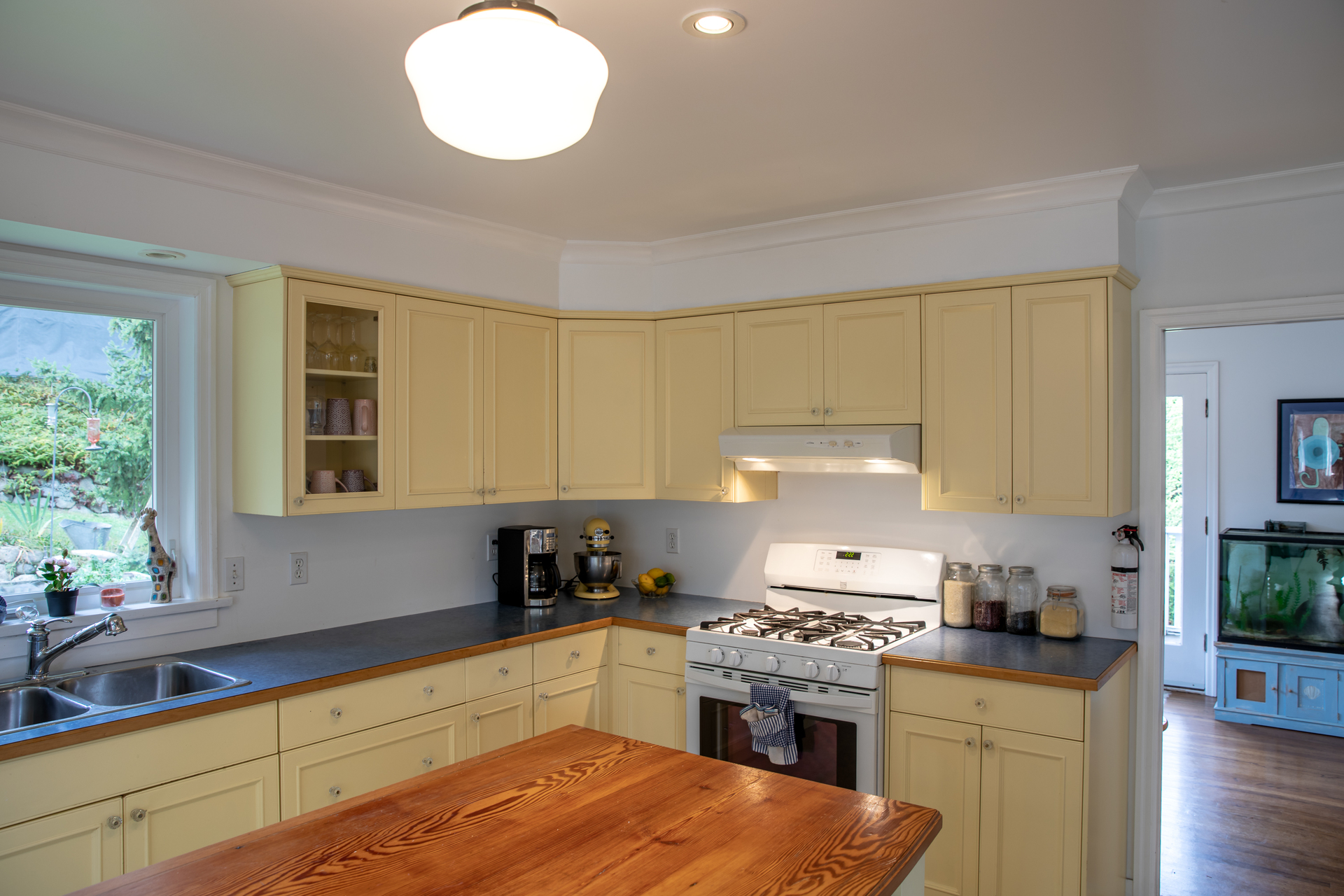 at 3868 Haro Road, Arbutus, Saanich East at 3868 Haro Road, Arbutus, Saanich East