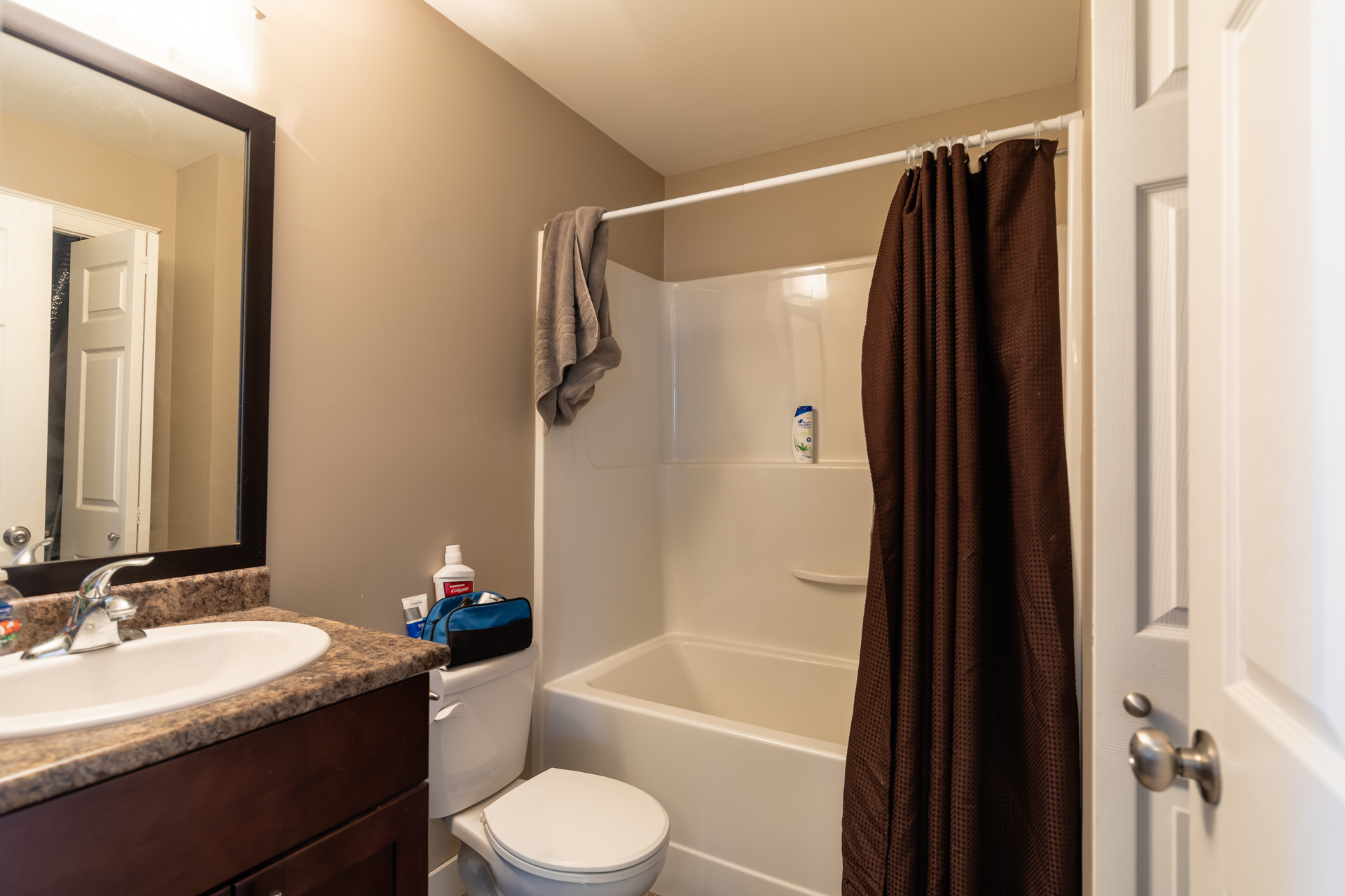 Suite Bathroom at 3288 Merlin Road, Happy Valley, Langford Suite Bathroom at 3288 Merlin Road, Happy Valley, Langford