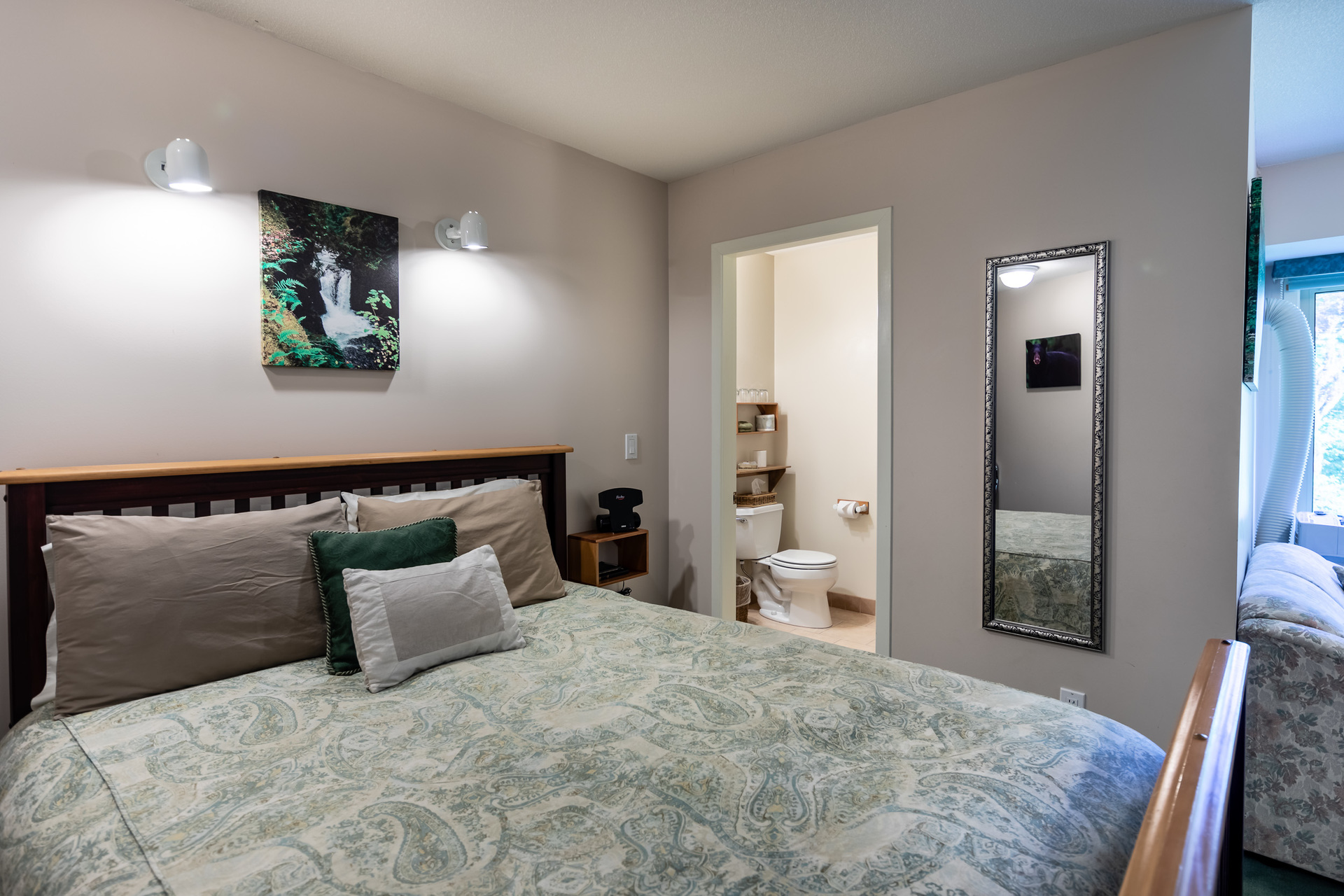 Suite 2 at 5895 River Road, Port Alberni, Vancouver Island Suite 2 at 5895 River Road, Port Alberni, Vancouver Island