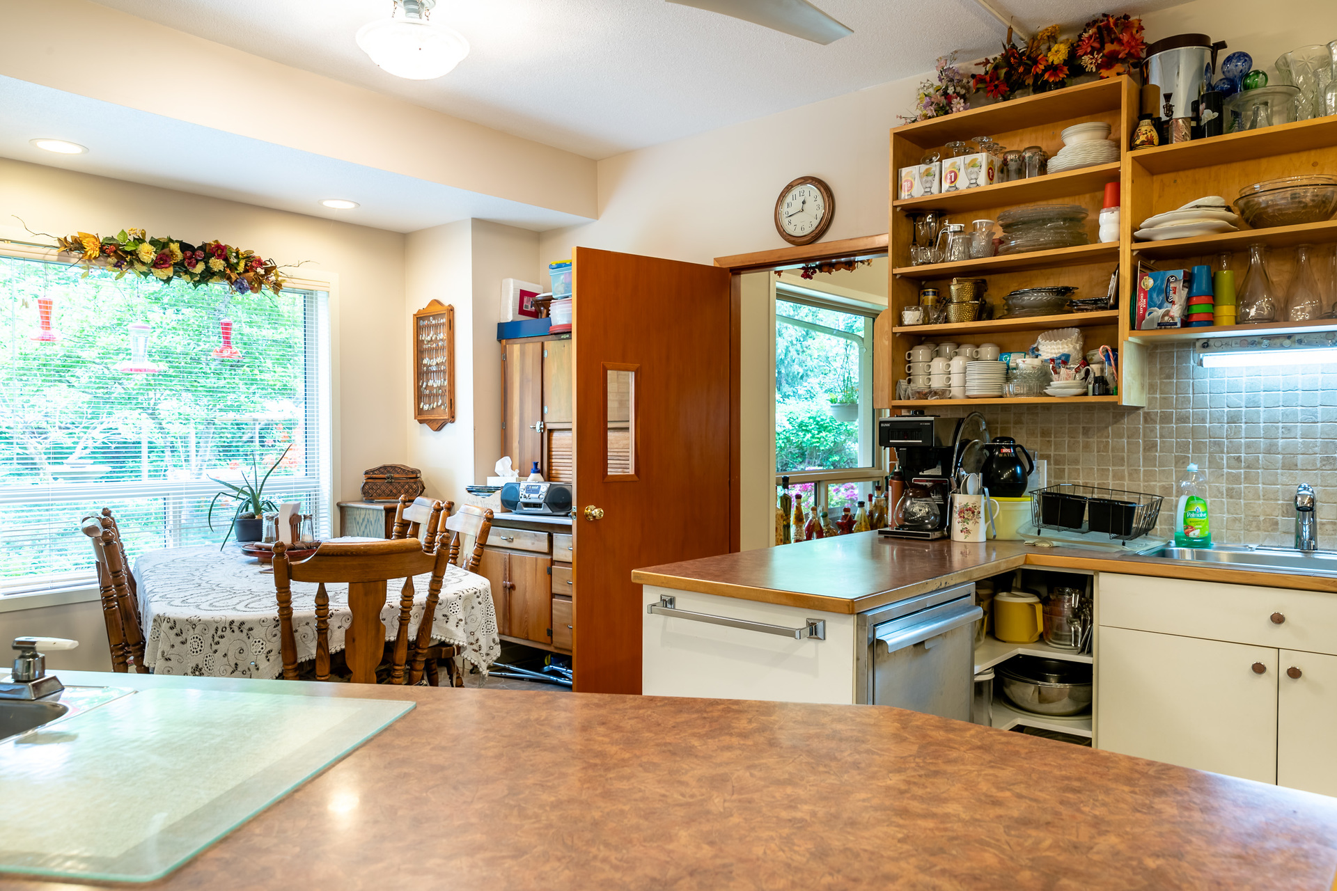 Kitchen at 5895 River Road, Port Alberni, Vancouver Island Kitchen at 5895 River Road, Port Alberni, Vancouver Island