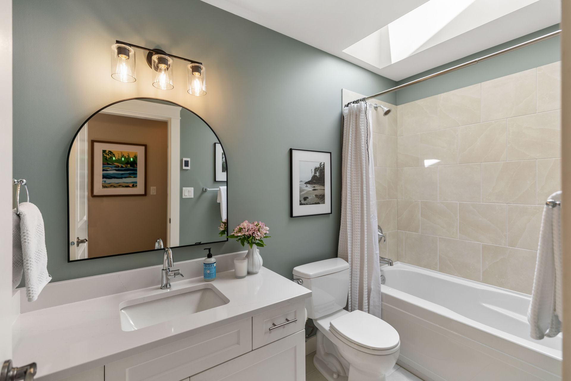  at 2080 Allenby Street, Henderson, Oak Bay