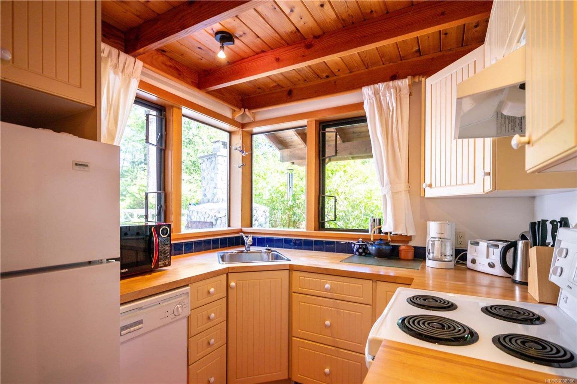  at 1180 Lynn Road, Tofino, Port Alberni