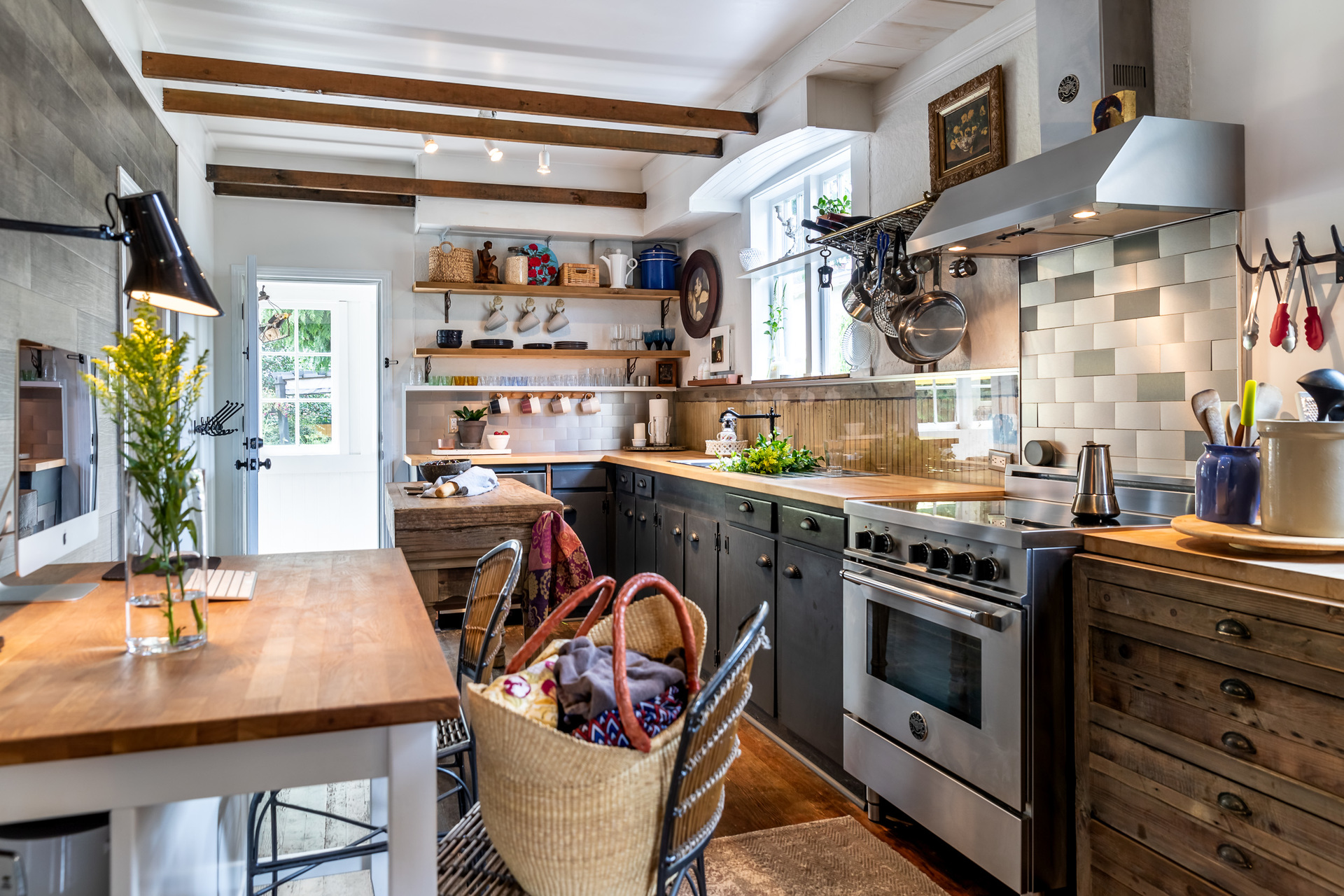  at 836 Dunsmuir Road, Old Esquimalt, Esquimalt