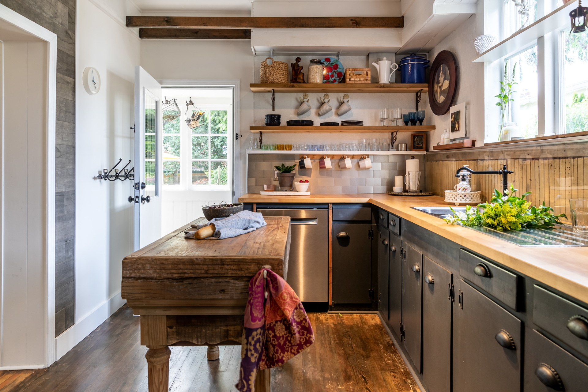  at 836 Dunsmuir Road, Old Esquimalt, Esquimalt