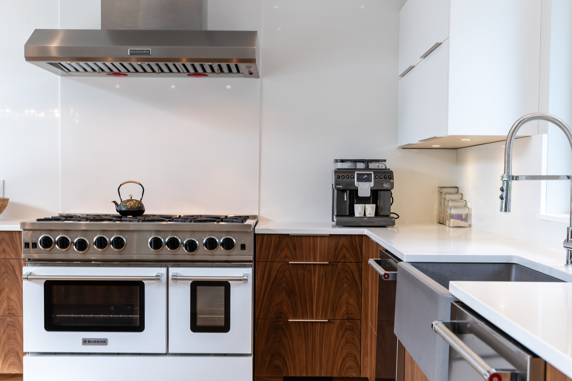 Gas Range & Dual Oven at 5100 & 5101 Jagtar's Way, Prospect Lake, Saanich West Gas Range & Dual Oven at 5100 & 5101 Jagtar's Way, Prospect Lake, Saanich West