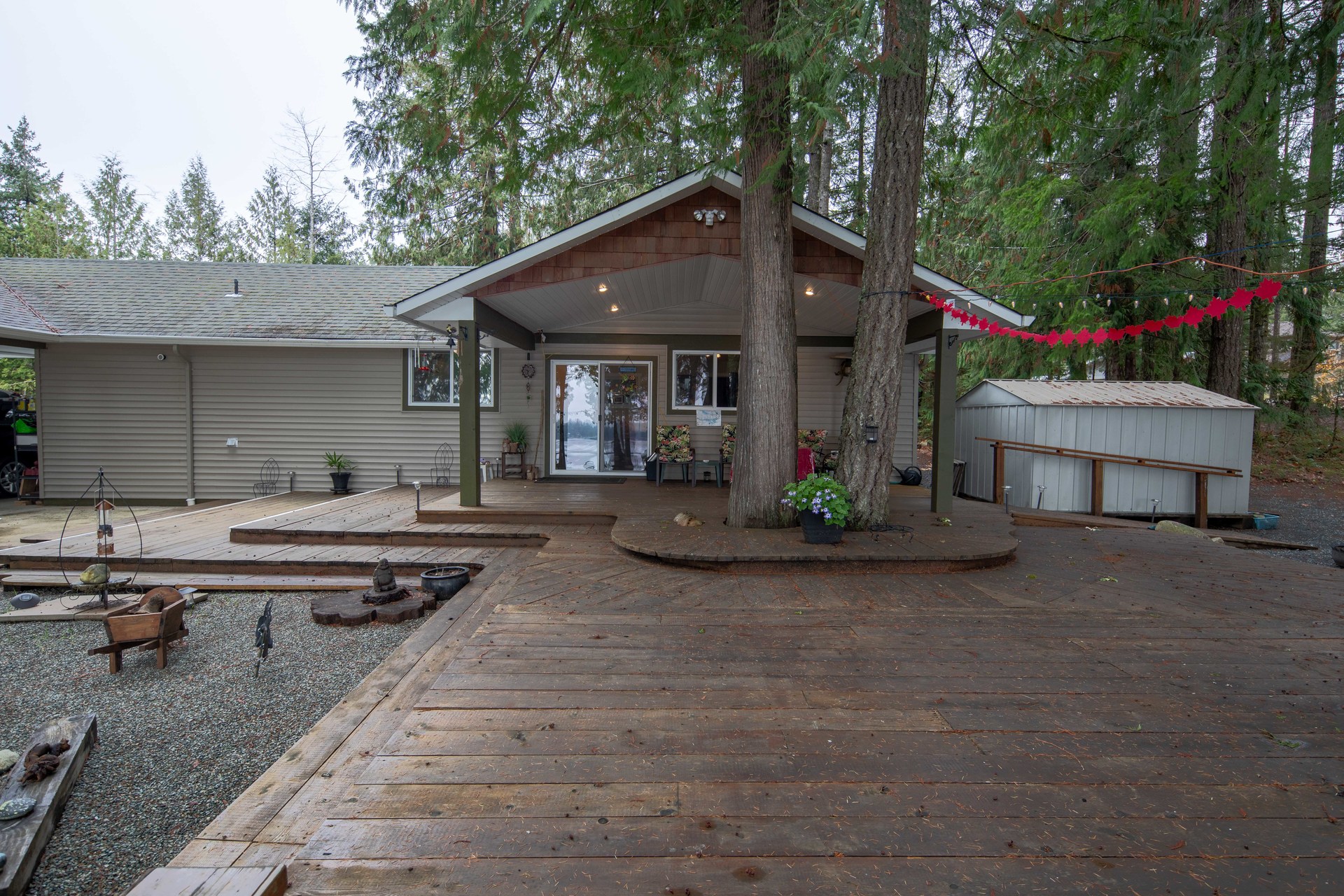 at 10737 Lakeshore Road, Sproat Lake, Zone 06 - Port Alberni at 10737 Lakeshore Road, Sproat Lake, Zone 06 - Port Alberni
