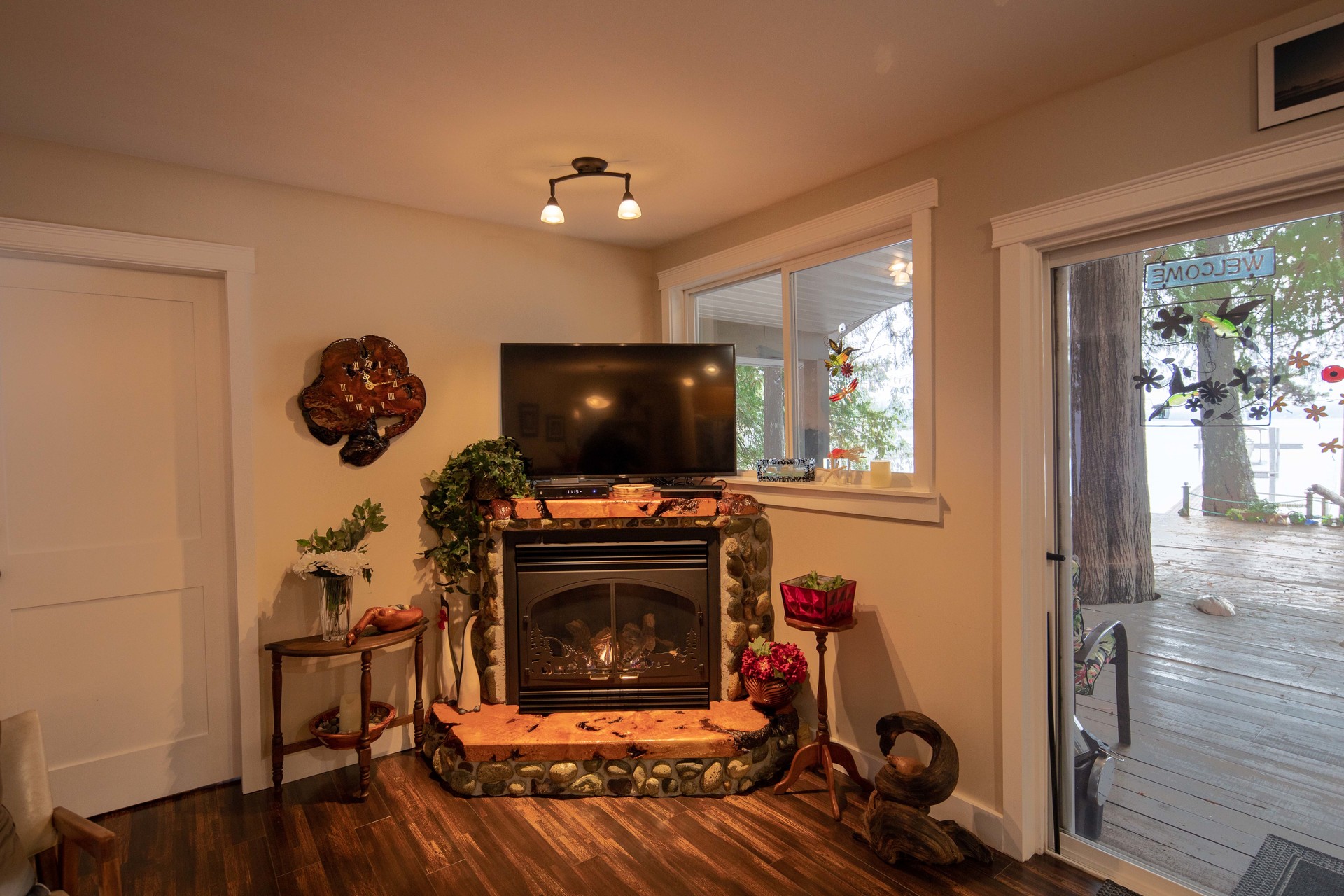 at 10737 Lakeshore Road, Sproat Lake, Zone 06 - Port Alberni at 10737 Lakeshore Road, Sproat Lake, Zone 06 - Port Alberni