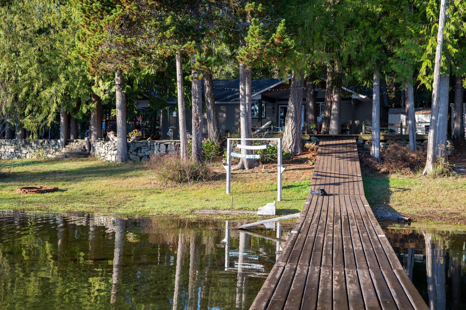 at 10737 Lakeshore Road, Sproat Lake, Zone 06 - Port Alberni at 10737 Lakeshore Road, Sproat Lake, Zone 06 - Port Alberni