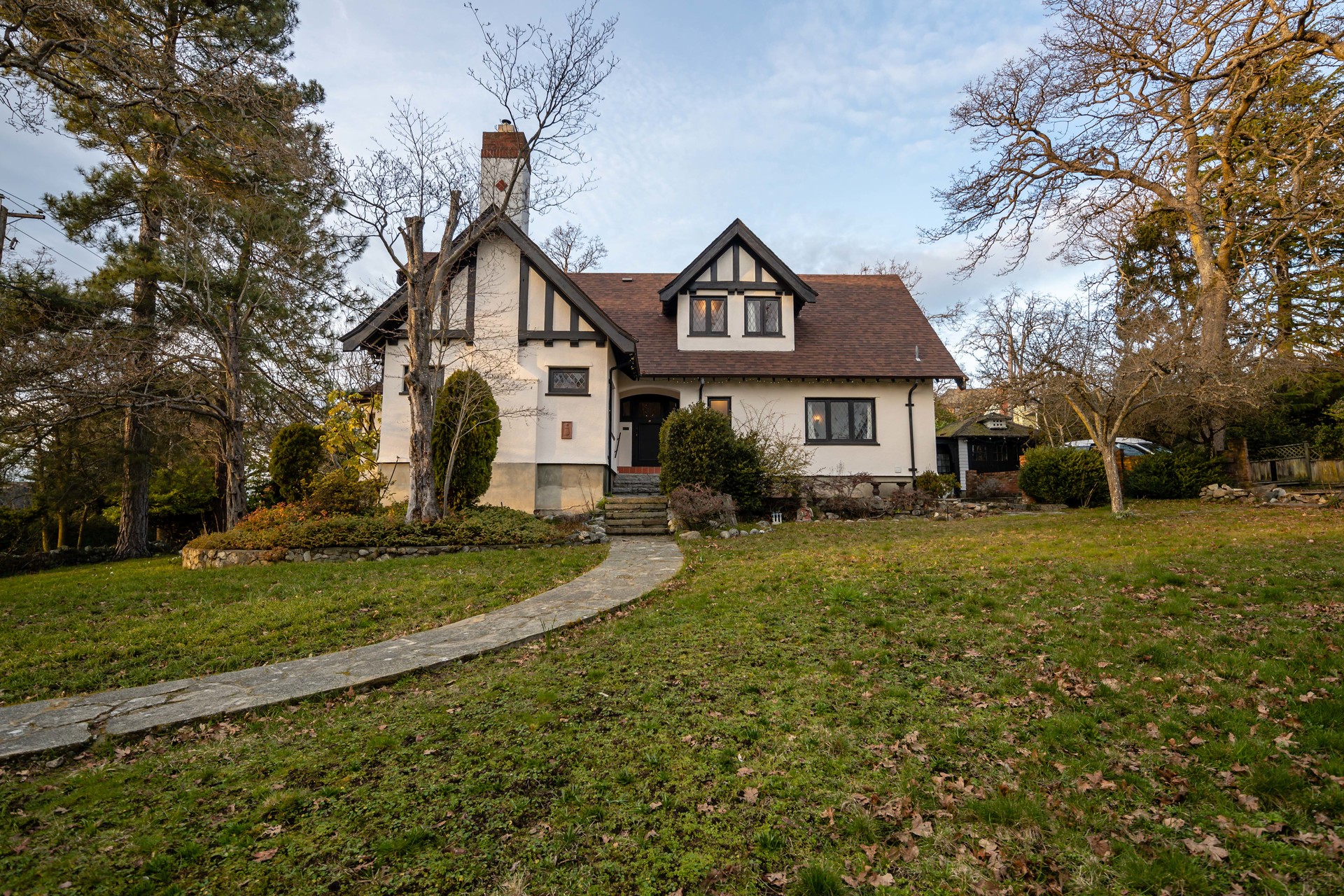 1908 Waterloo Road, Mt Tolmie, Saanich East 