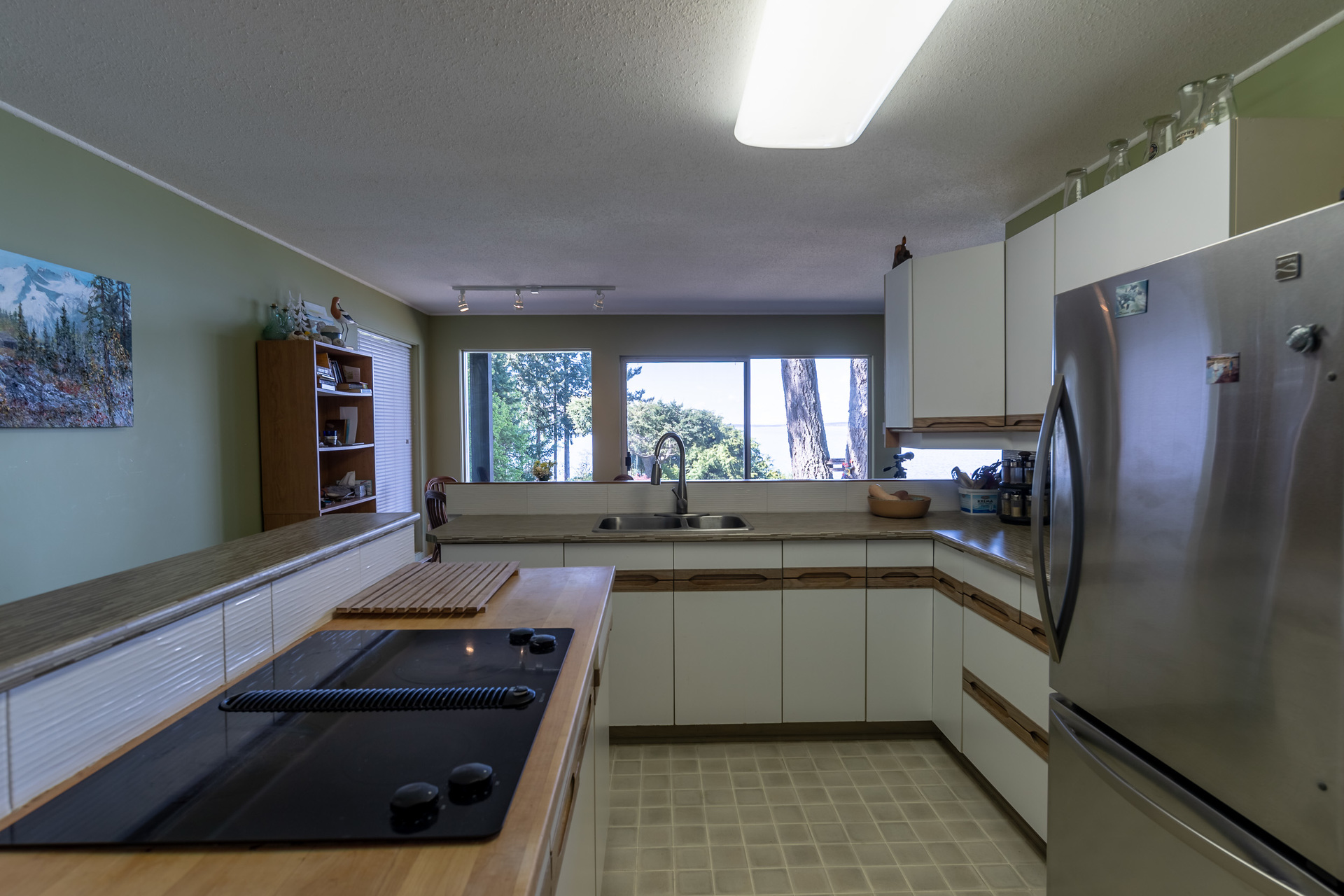 Lower Guest Suite Kitchen at 5101 Island Highway West, Qualicum North, Oceanside Lower Guest Suite Kitchen at 5101 Island Highway West, Qualicum North, Oceanside