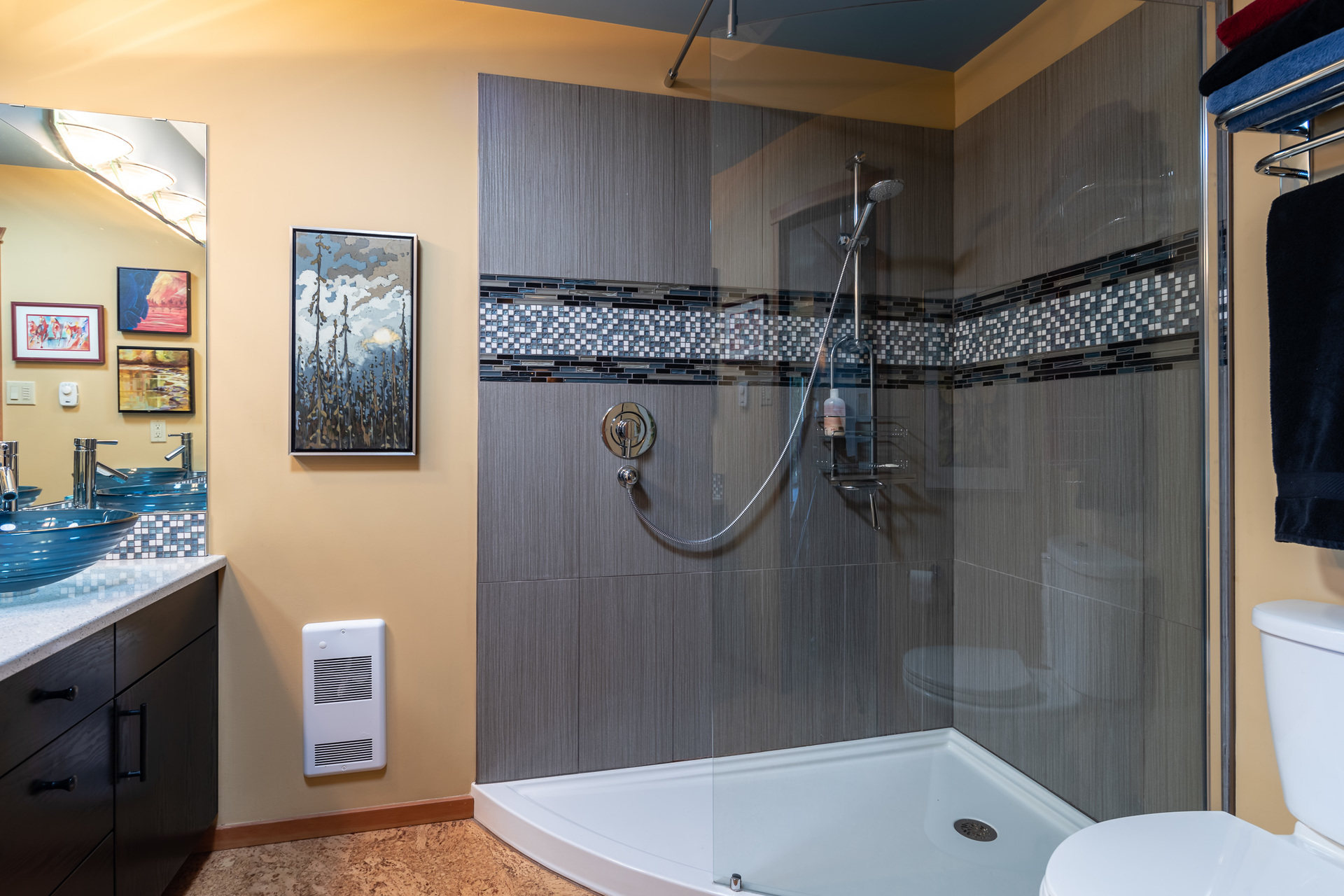 Second Master Suite Bathroom at 5101 Island Highway West, Qualicum North, Oceanside Second Master Suite Bathroom at 5101 Island Highway West, Qualicum North, Oceanside