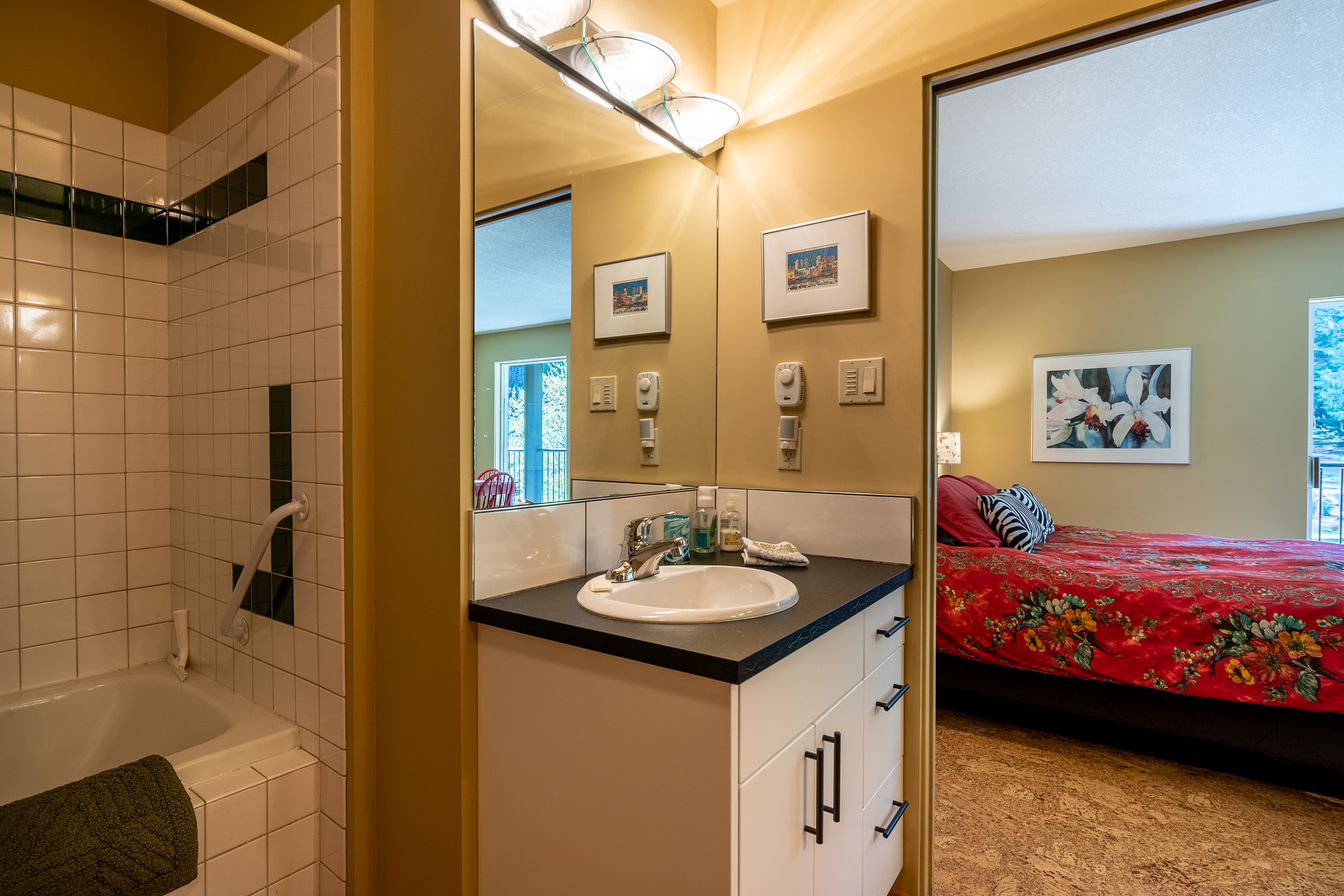 Second Master Suite Guest Bathroom at 5101 Island Highway West, Qualicum North, Oceanside Second Master Suite Guest Bathroom at 5101 Island Highway West, Qualicum North, Oceanside