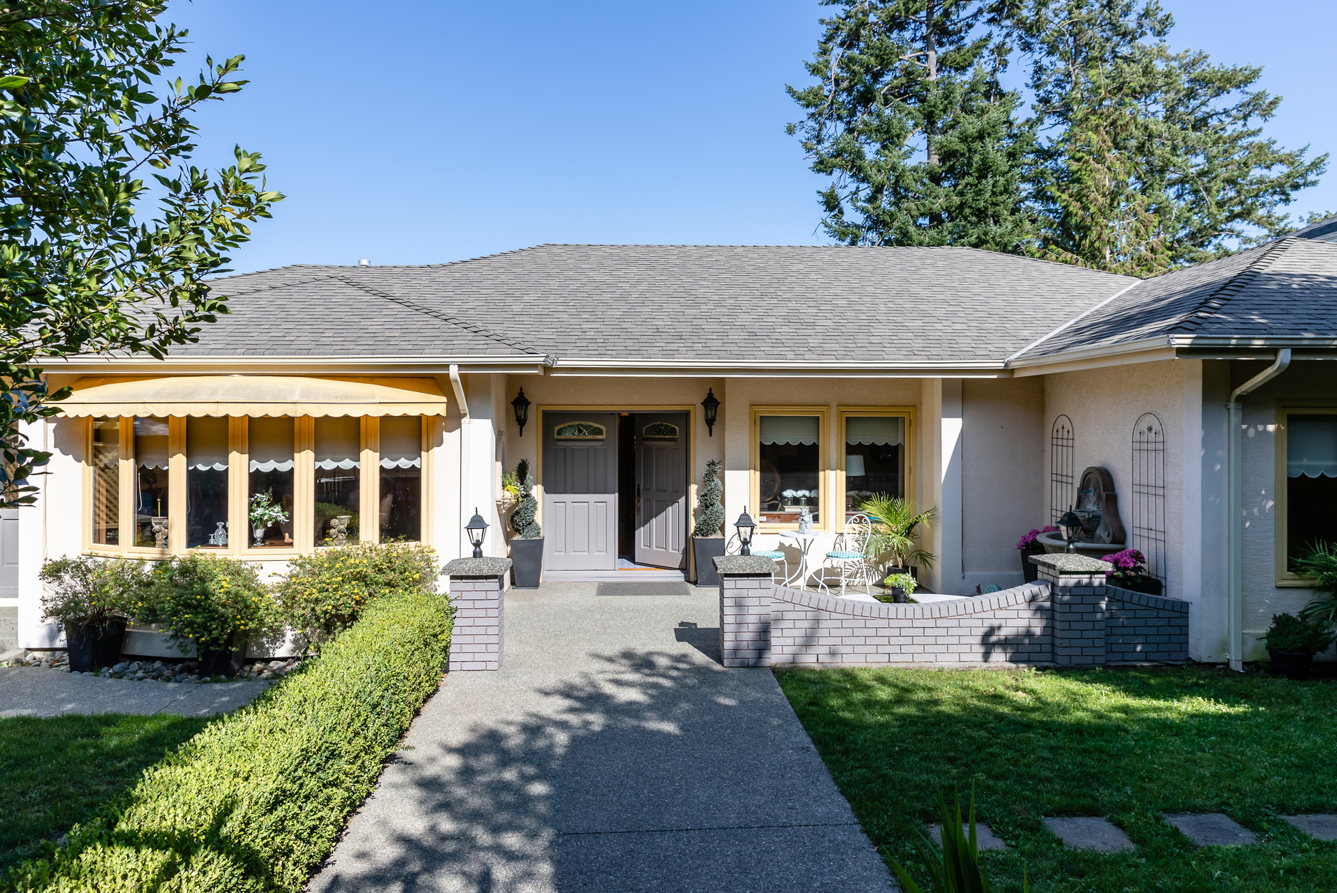 392 Crystalview Terrace, Victoria, Bc 