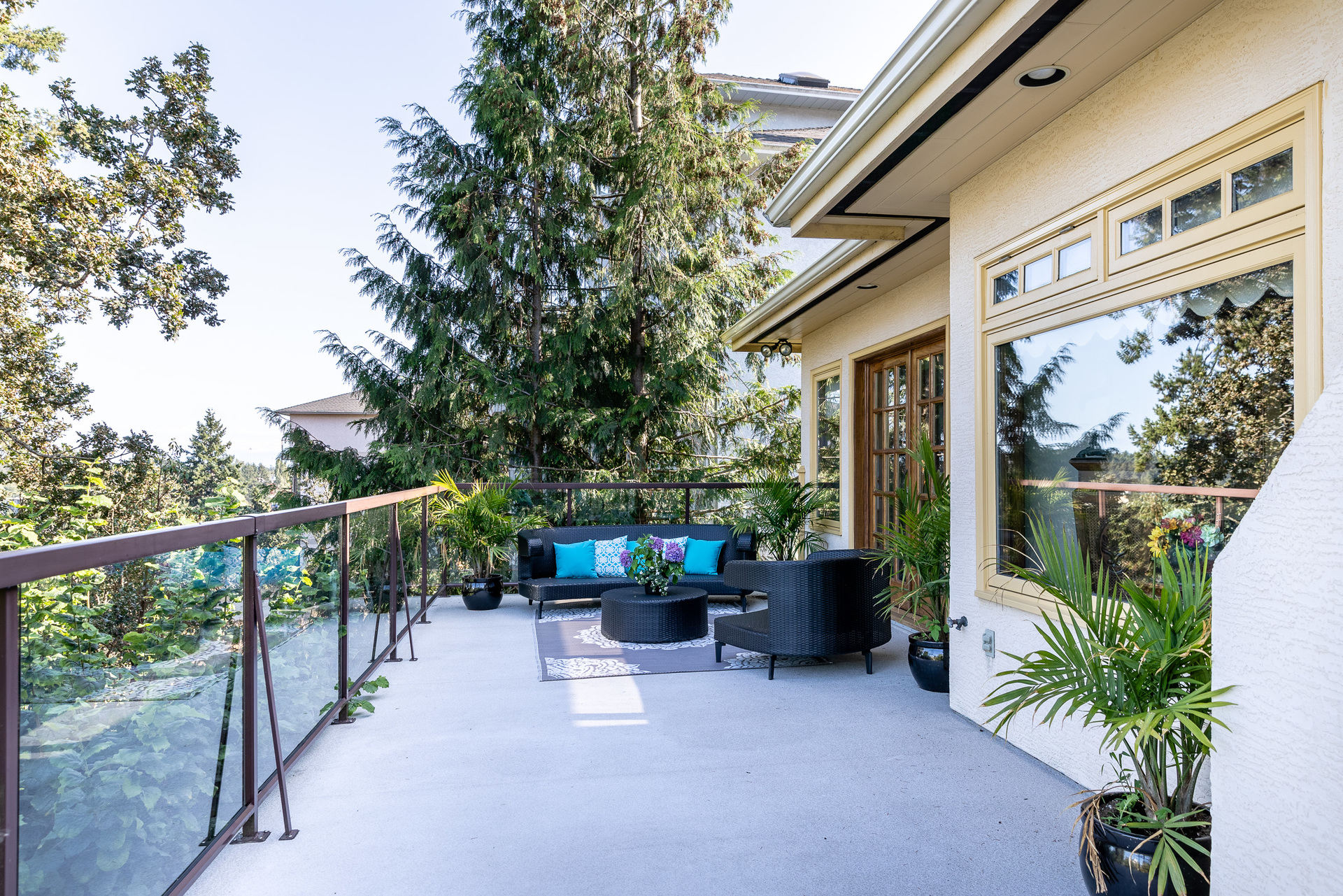  at 392 Crystalview Terrace, Victoria, Bc