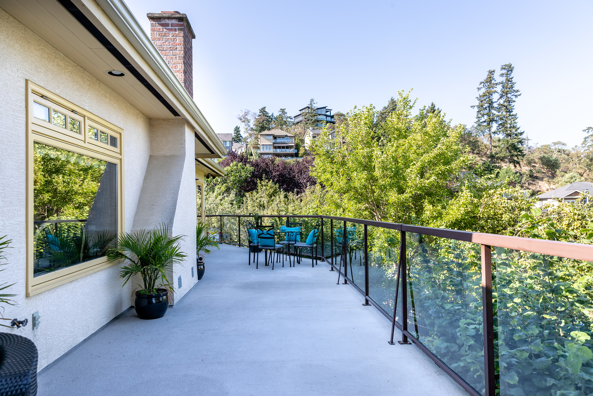  at 392 Crystalview Terrace, Victoria, Bc