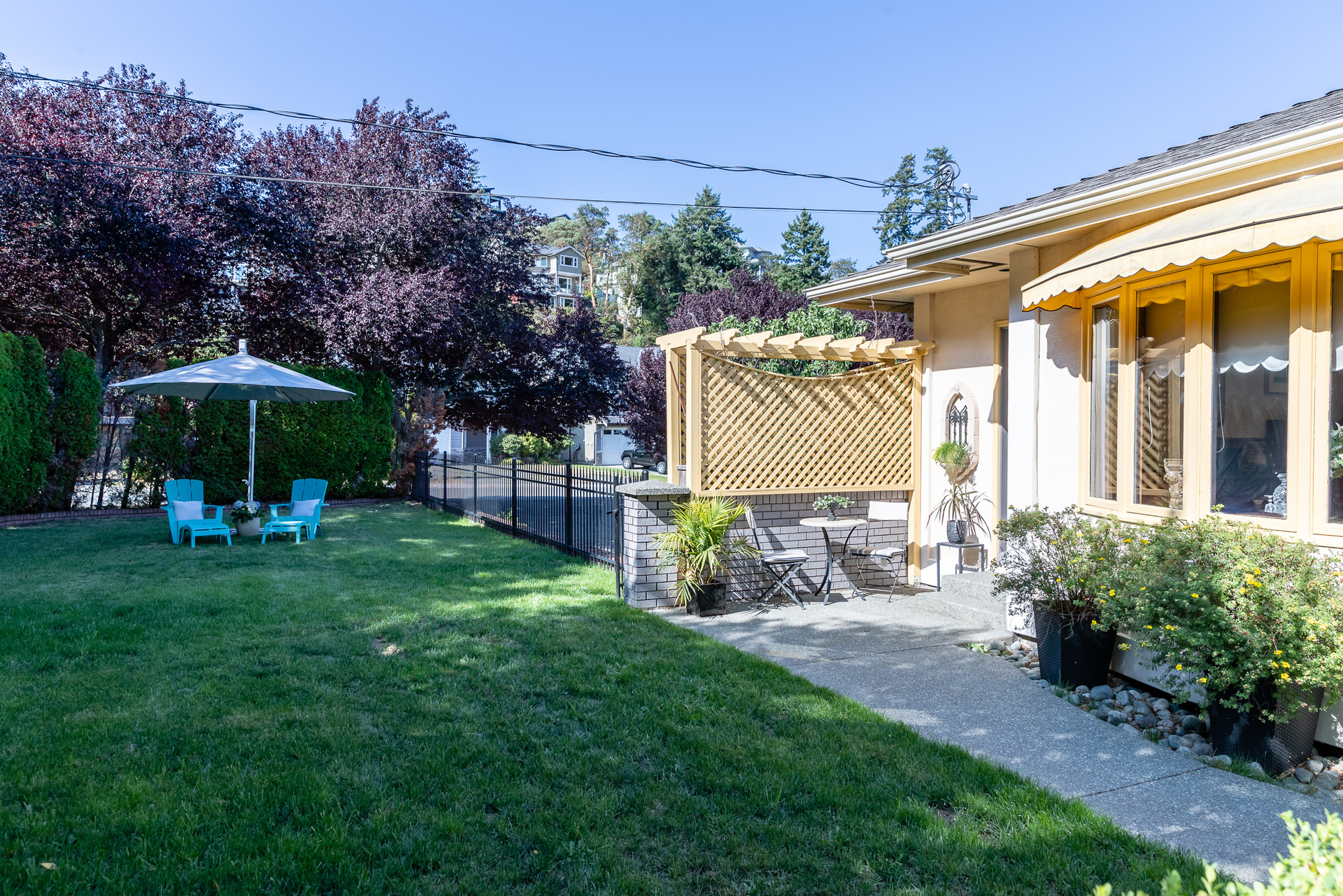  at 392 Crystalview Terrace, Victoria, Bc