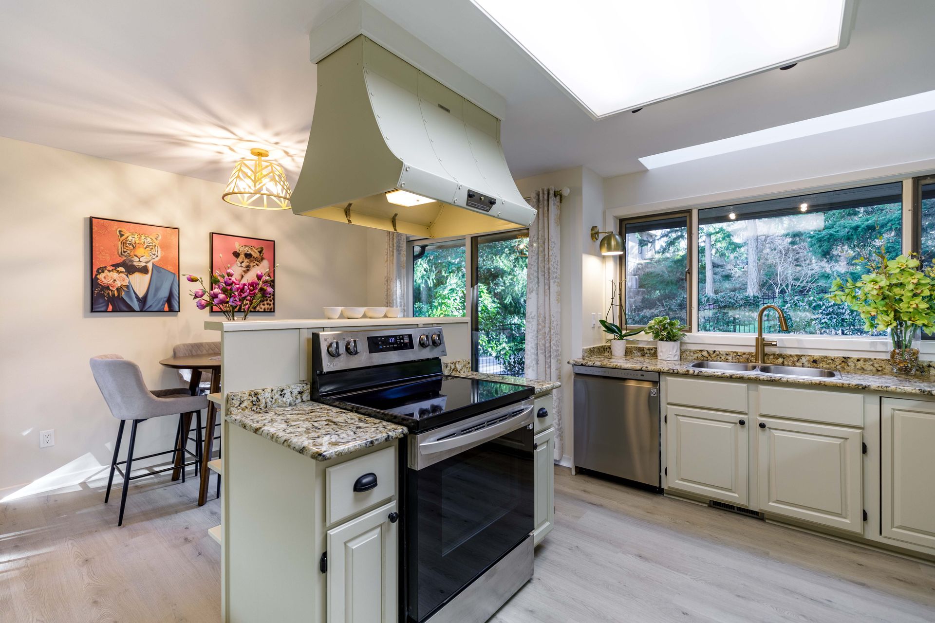  at 104 - 2829 Arbutus Road, Ten Mile Point, Saanich East