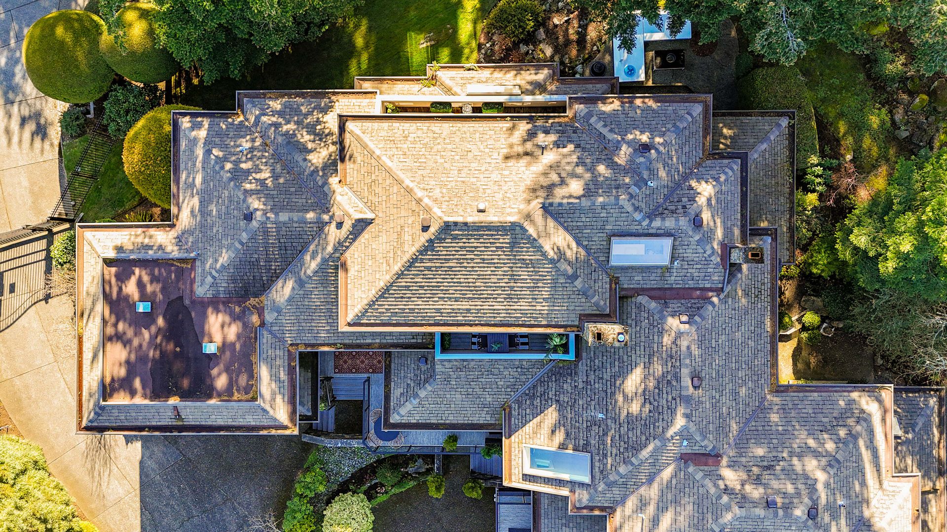  at 104 - 2829 Arbutus Road, Ten Mile Point, Saanich East