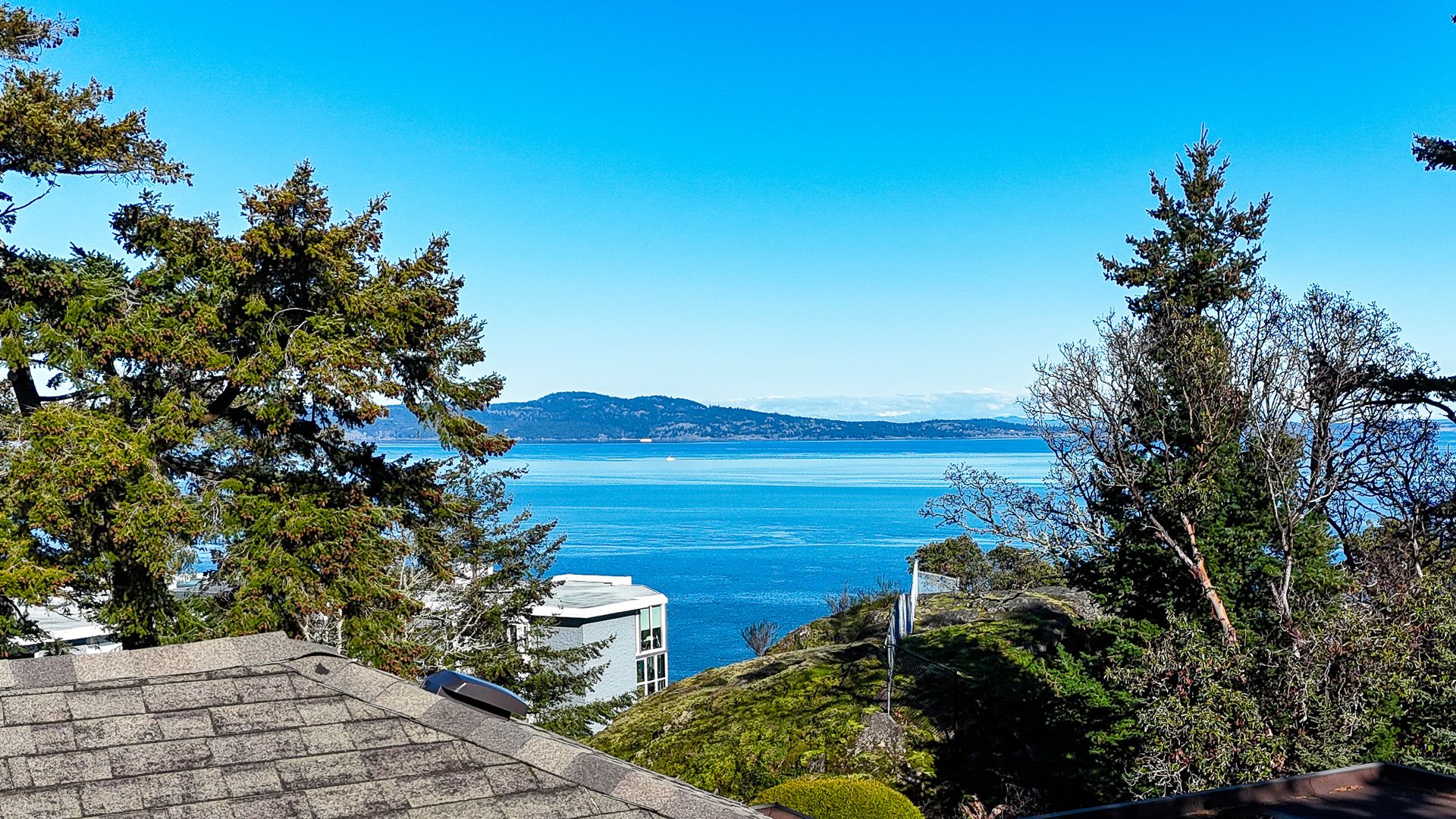  at 104 - 2829 Arbutus Road, Ten Mile Point, Saanich East