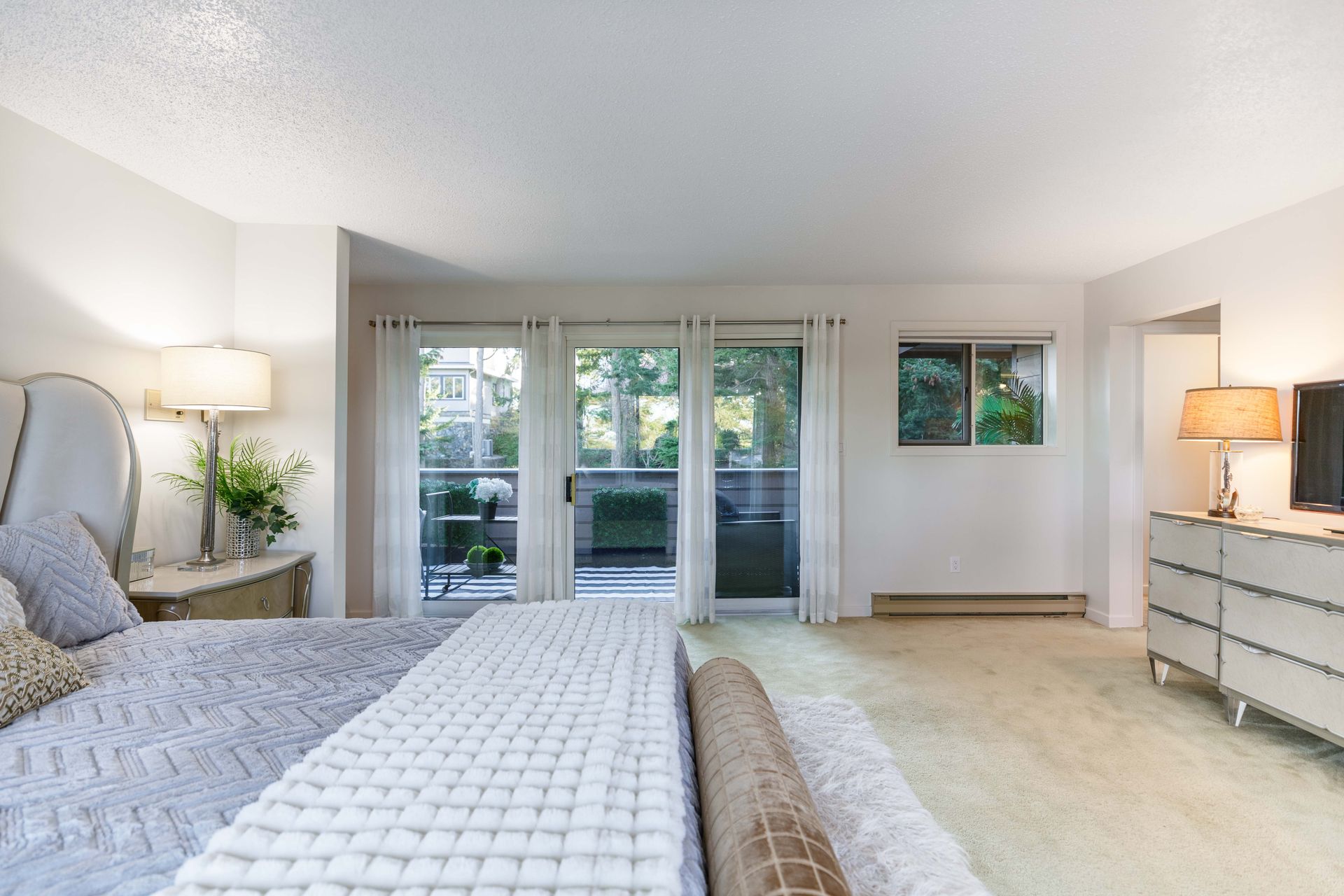  at 104 - 2829 Arbutus Road, Ten Mile Point, Saanich East