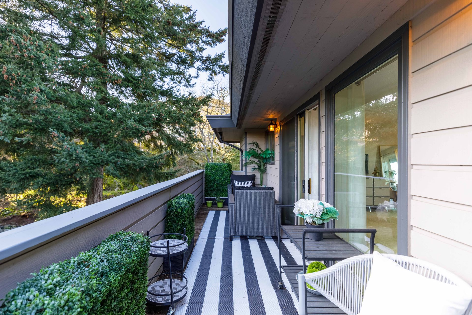 at 104 - 2829 Arbutus Road, Ten Mile Point, Saanich East