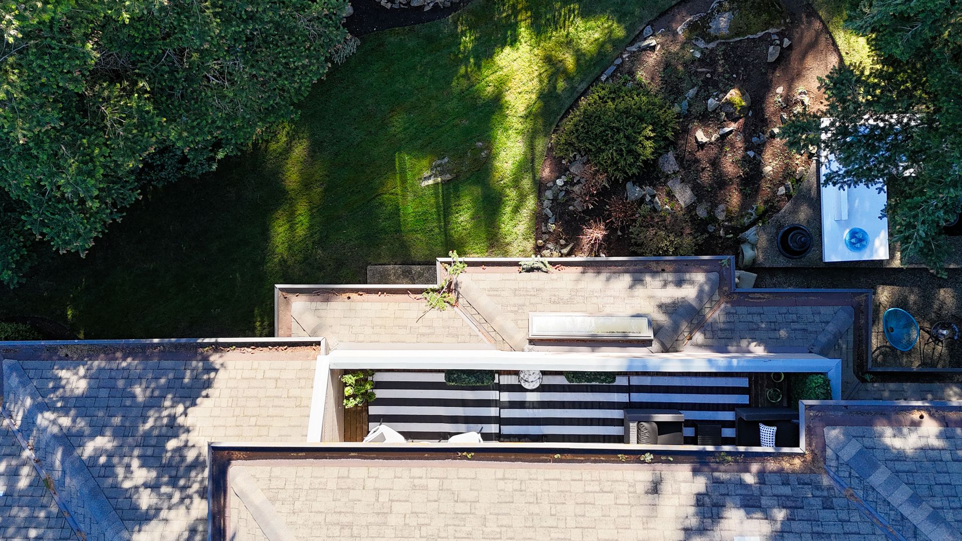  at 104 - 2829 Arbutus Road, Ten Mile Point, Saanich East