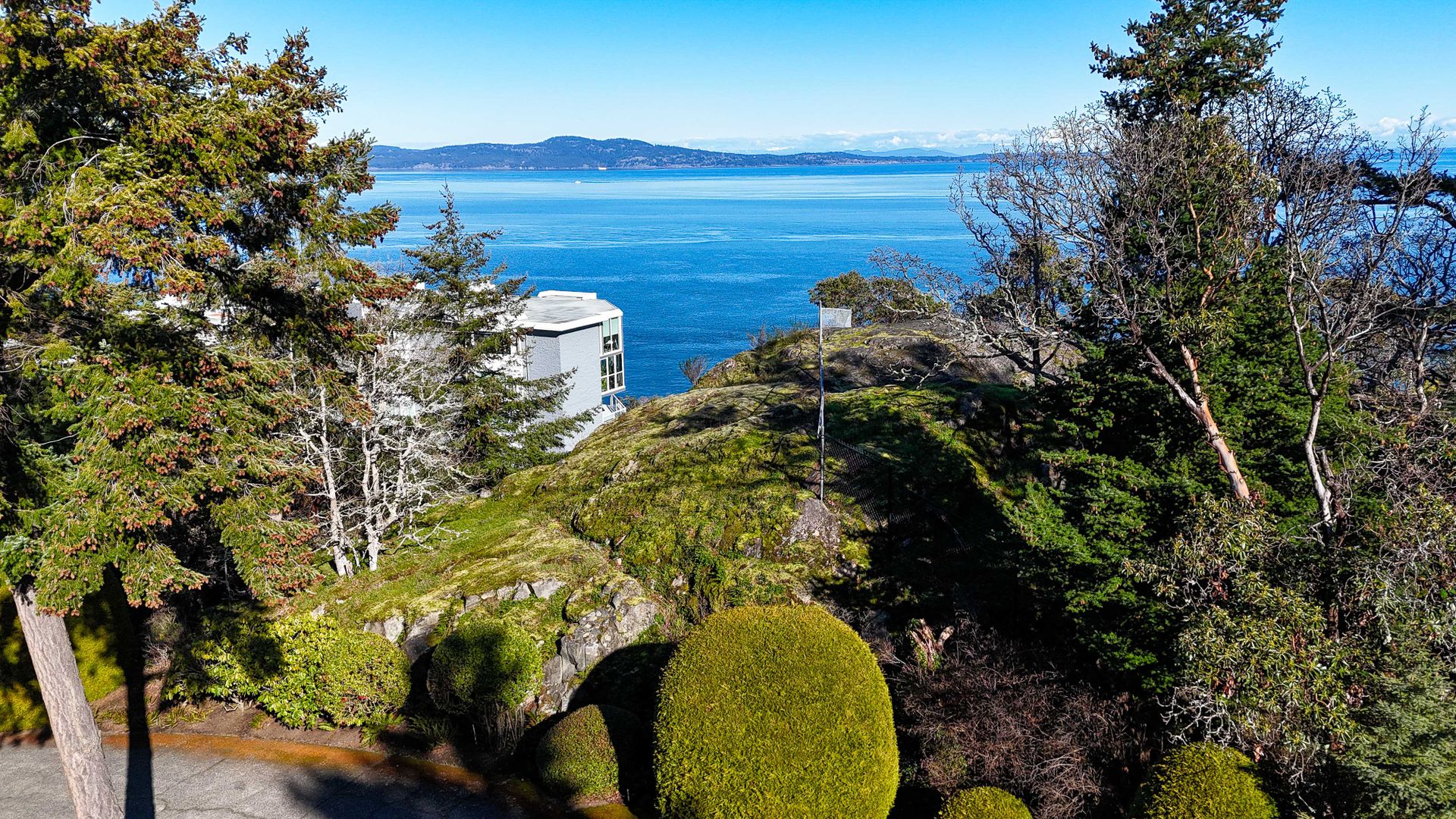  at 104 - 2829 Arbutus Road, Ten Mile Point, Saanich East