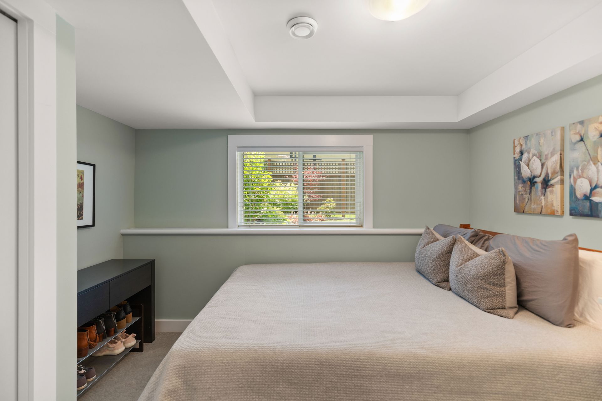  at 2080 Allenby Street, Henderson, Oak Bay