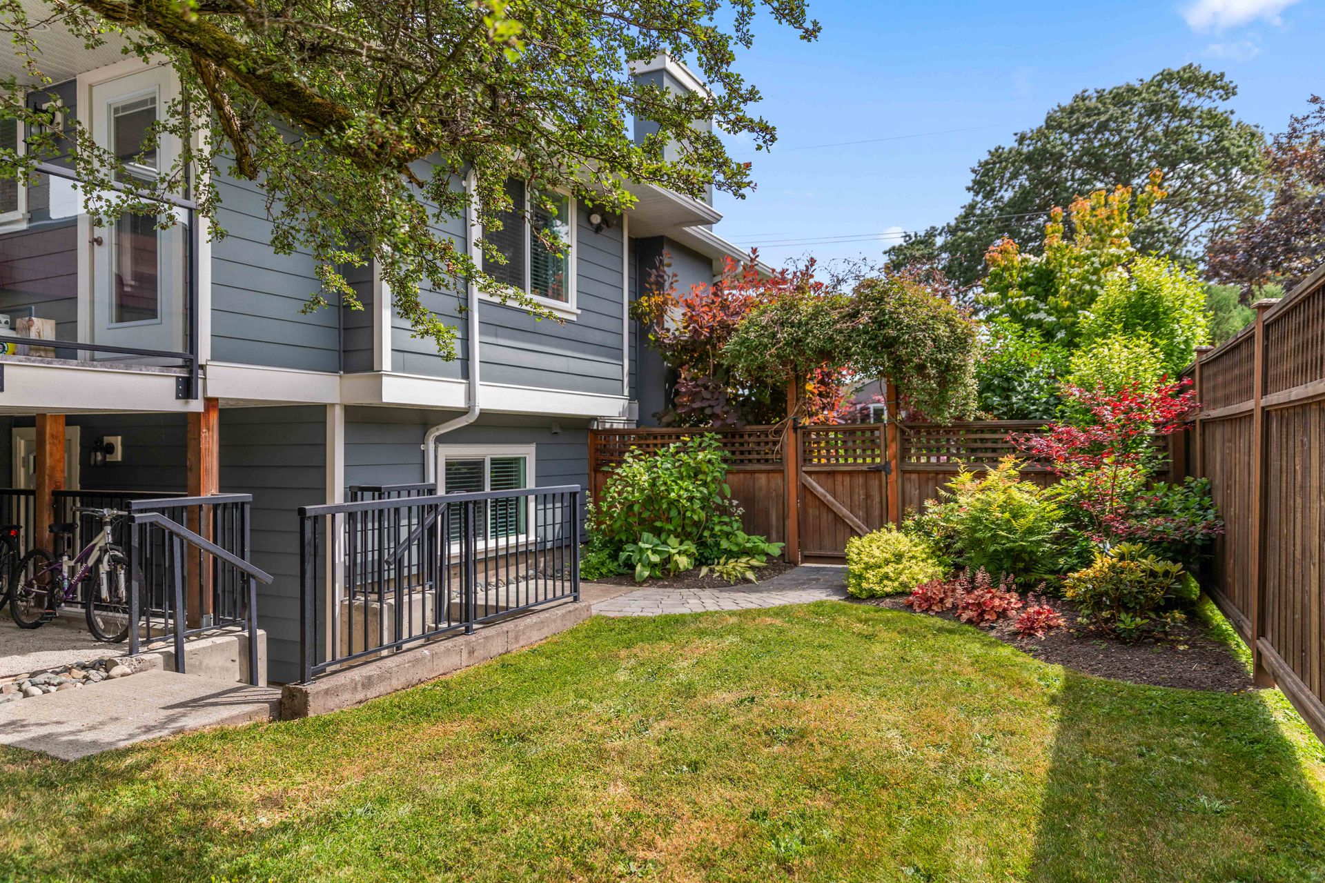  at 2080 Allenby Street, Henderson, Oak Bay