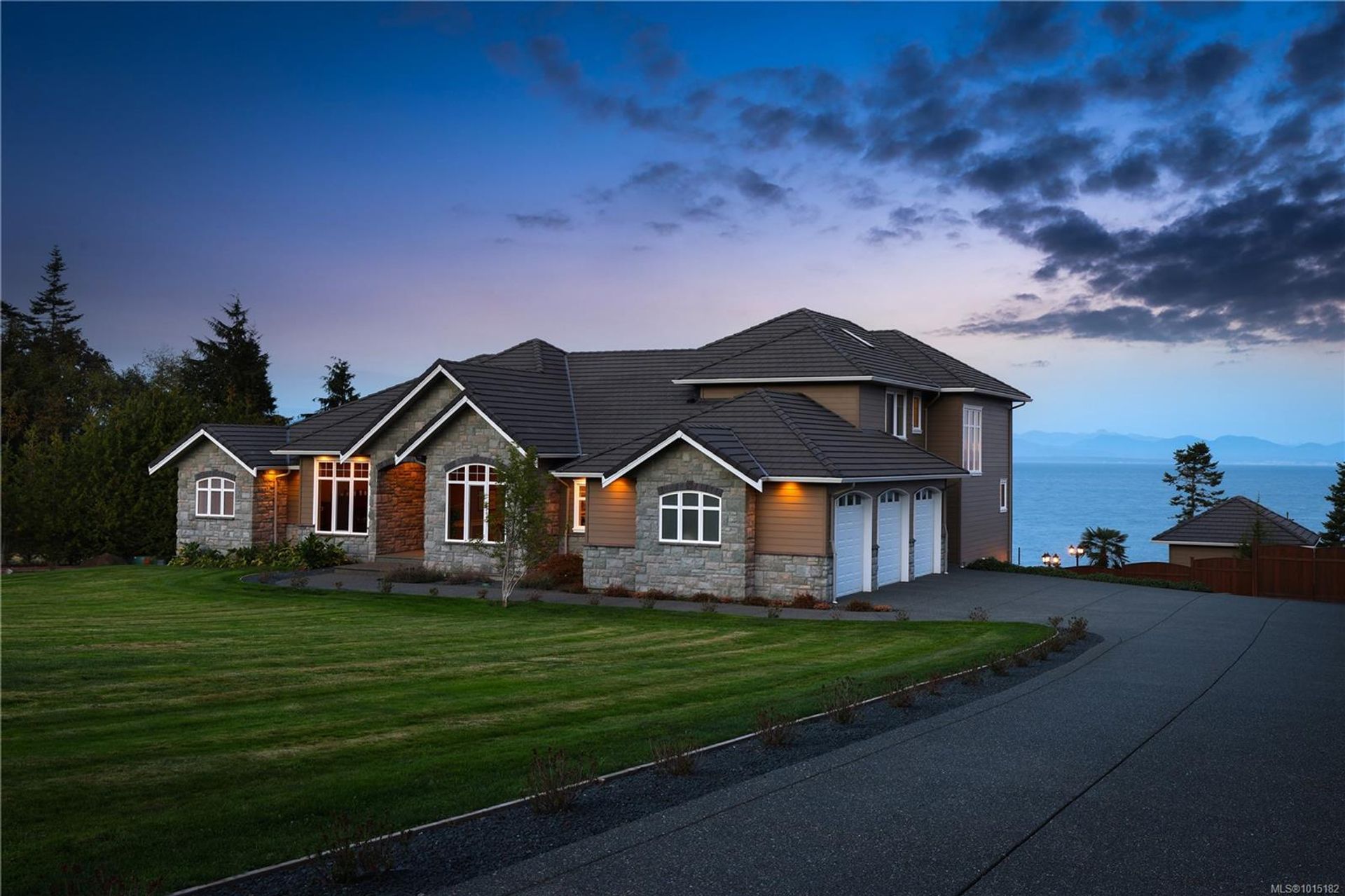 6480-eagles-courtenay-north-comox-valley-03 at 6480 Eagles Drive, Courtenay North, Comox Valley 6480-eagles-courtenay-north-comox-valley-03 at 6480 Eagles Drive, Courtenay North, Comox Valley