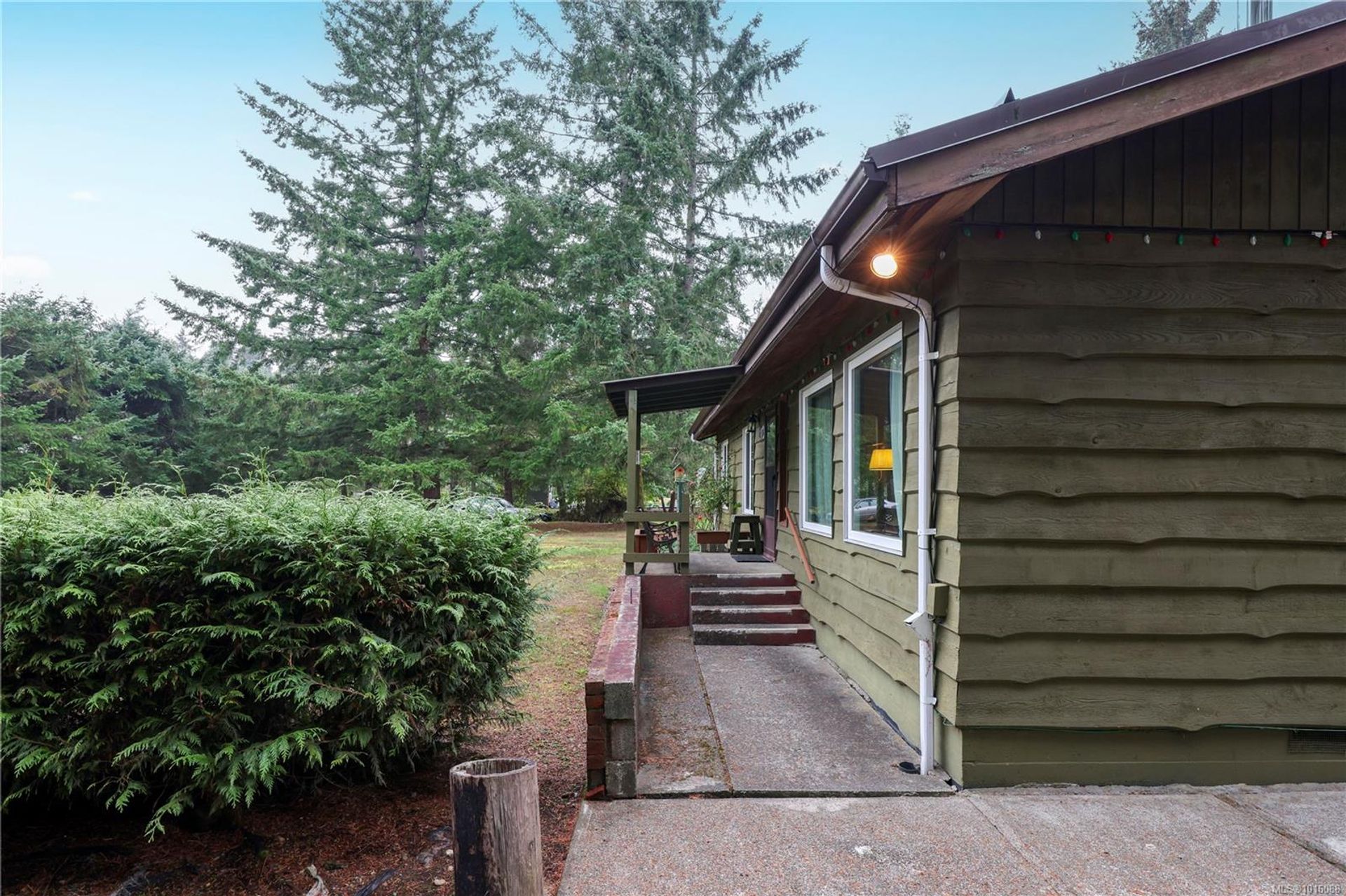 372-bates-union-bayfanny-bay-comox-valley-11 at 372 Bates Drive, Union Bay/Fanny Bay, Comox Valley 372-bates-union-bayfanny-bay-comox-valley-11 at 372 Bates Drive, Union Bay/Fanny Bay, Comox Valley