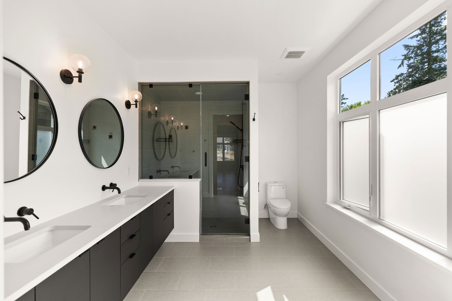 Primary ensuite at 846 Birch Road, Deep Cove, North Saanich
