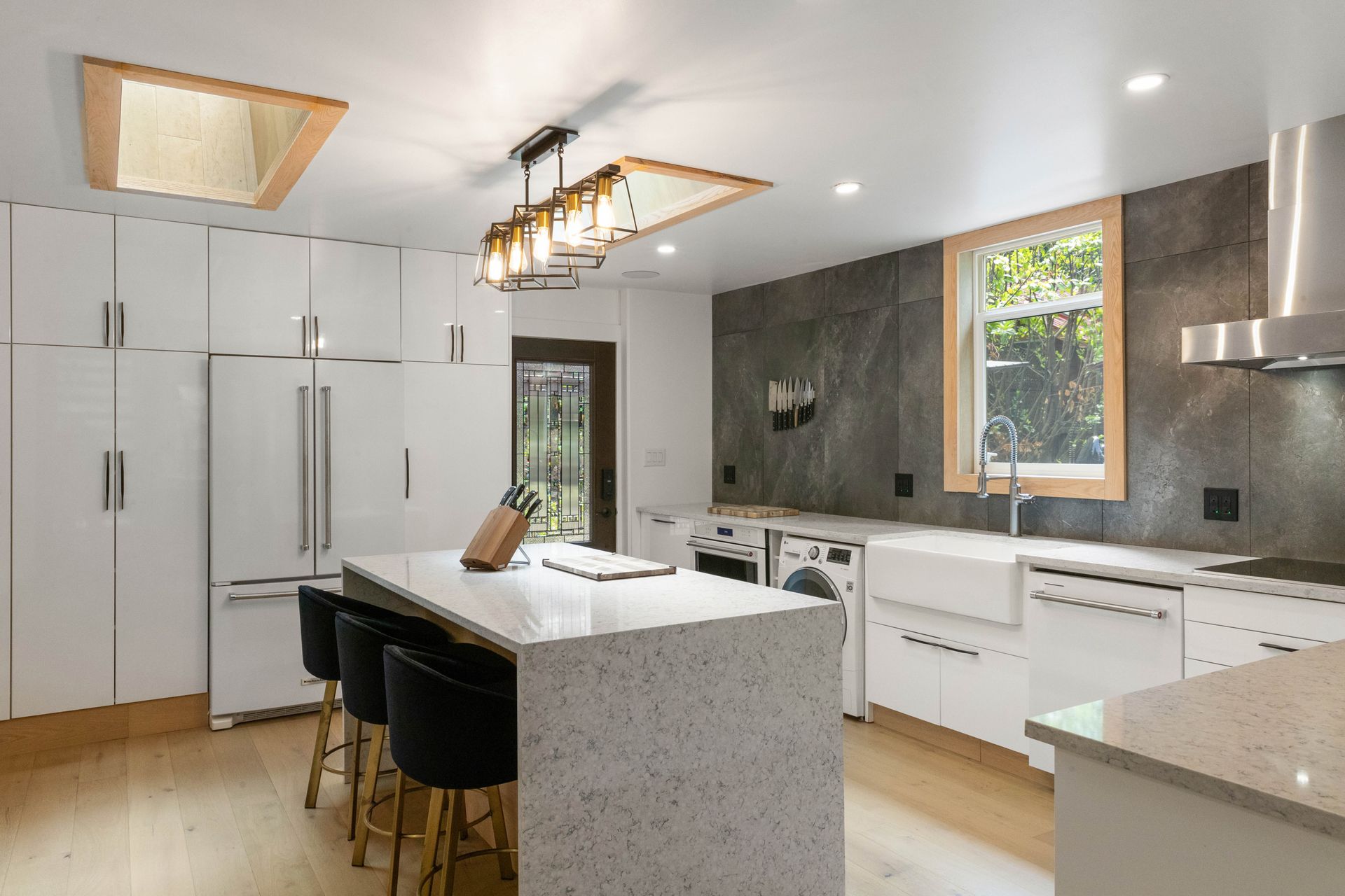  at 1713 Falcon Heights Road, Victoria