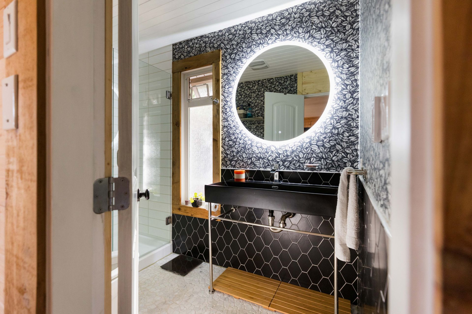  at 1713 Falcon Heights Road, Victoria