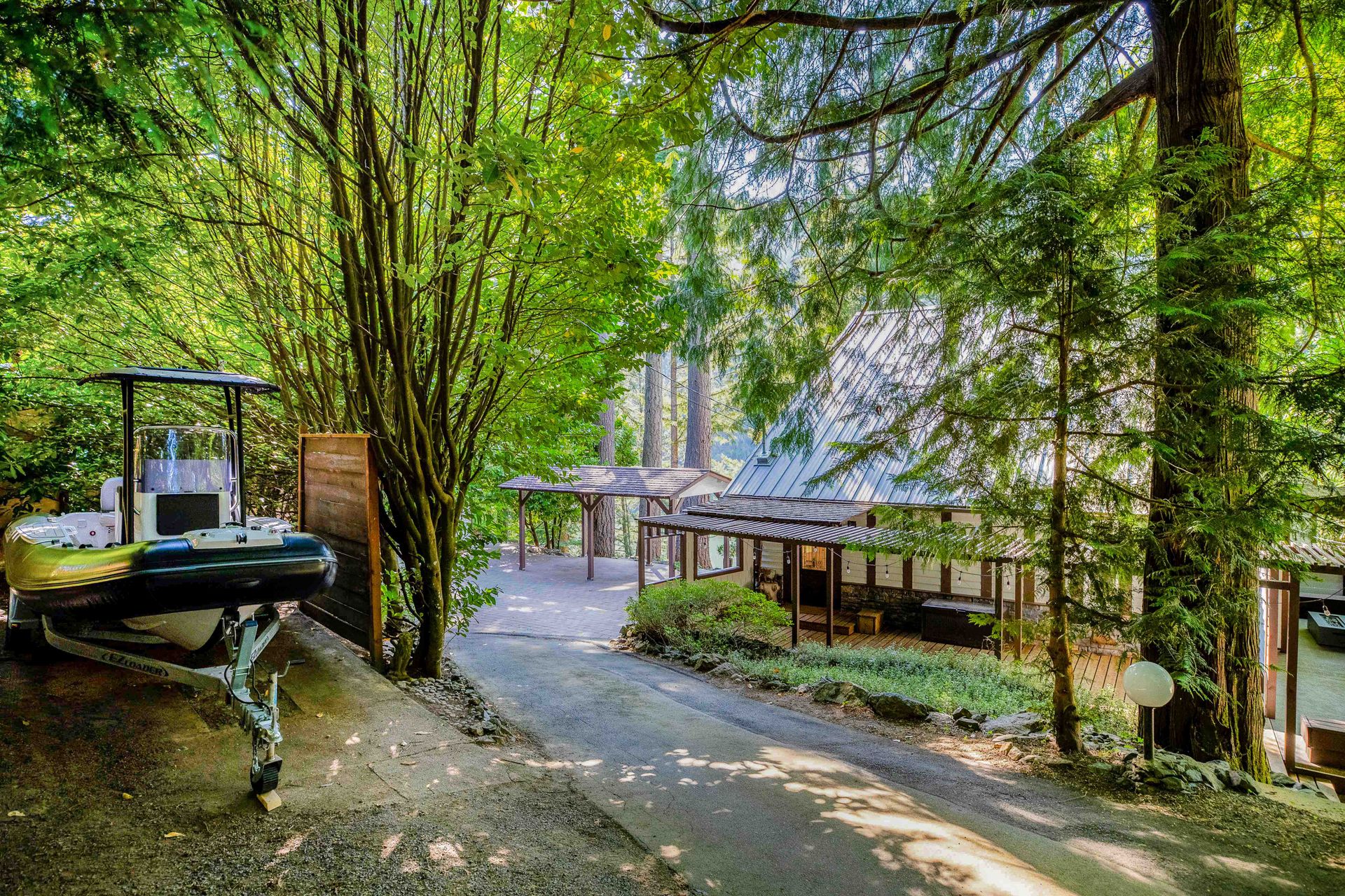  at 1713 Falcon Heights Road, Victoria