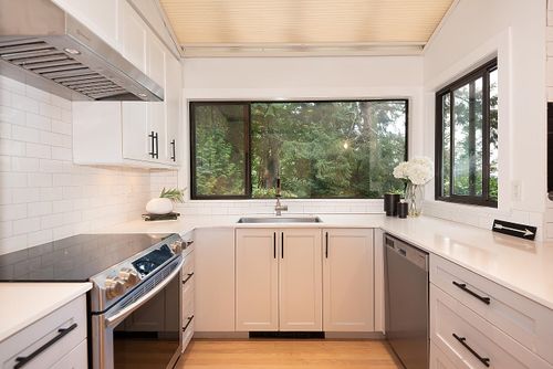 262629730-6 at 450 - Mountain Drvie, Lions Bay, West Vancouver