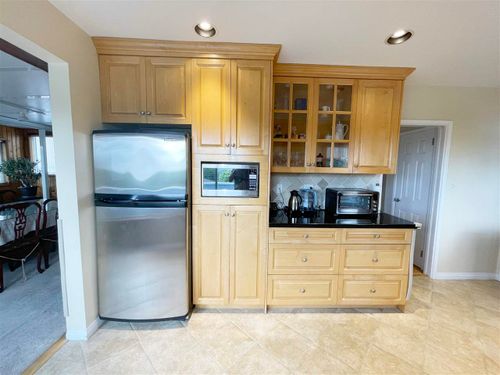 262607237-13 at 6021 - Grant Street
