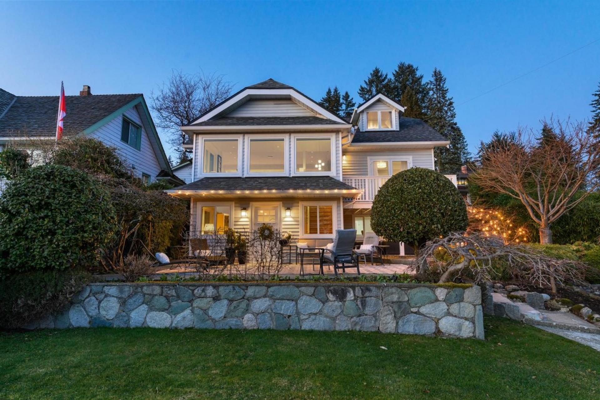 420 Brand Street, Upper Lonsdale, North Vancouver by Mackenzie Olson Personal Real Estate Corporation 420 Brand Street, Upper Lonsdale, North Vancouver