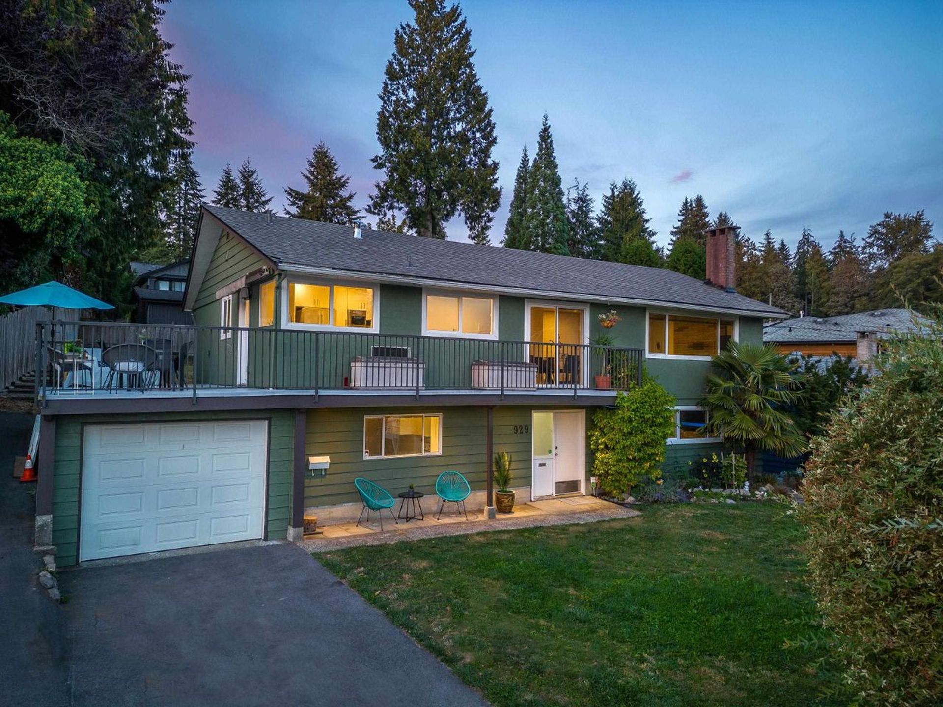 929 Hartford Place, Windsor Park NV, North Vancouver  by Mackenzie Olson Personal Real Estate Corporation 929 Hartford Place, Windsor Park NV, North Vancouver