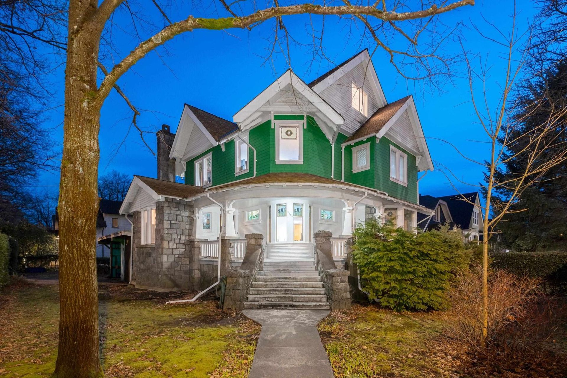 2704 W 12th Avenue, Kitsilano, Vancouver West  by Mackenzie Olson Personal Real Estate Corporation 2704 W 12th Avenue, Kitsilano, Vancouver West